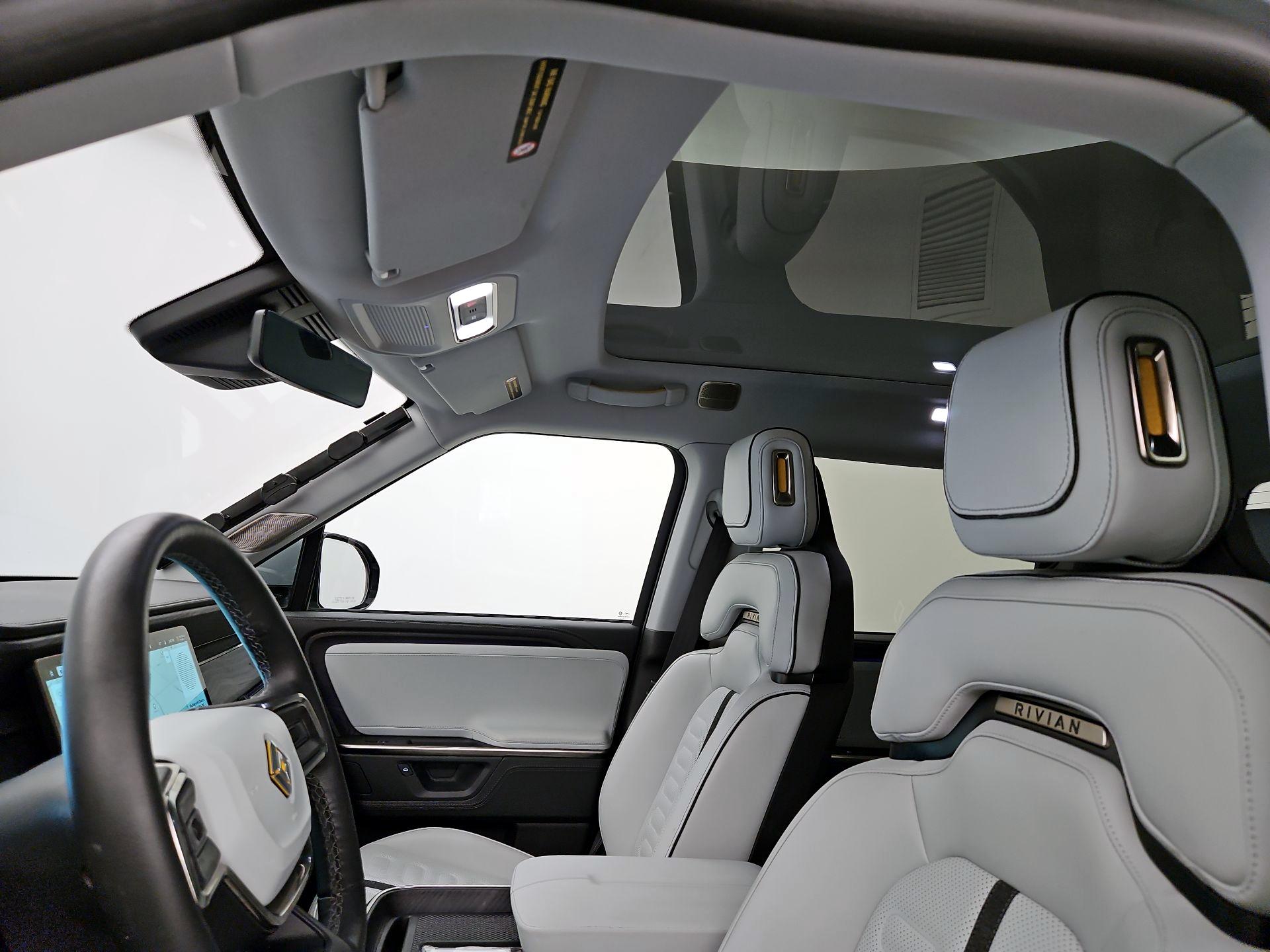 Thumbnail: 2025 Rivian R1T - 19