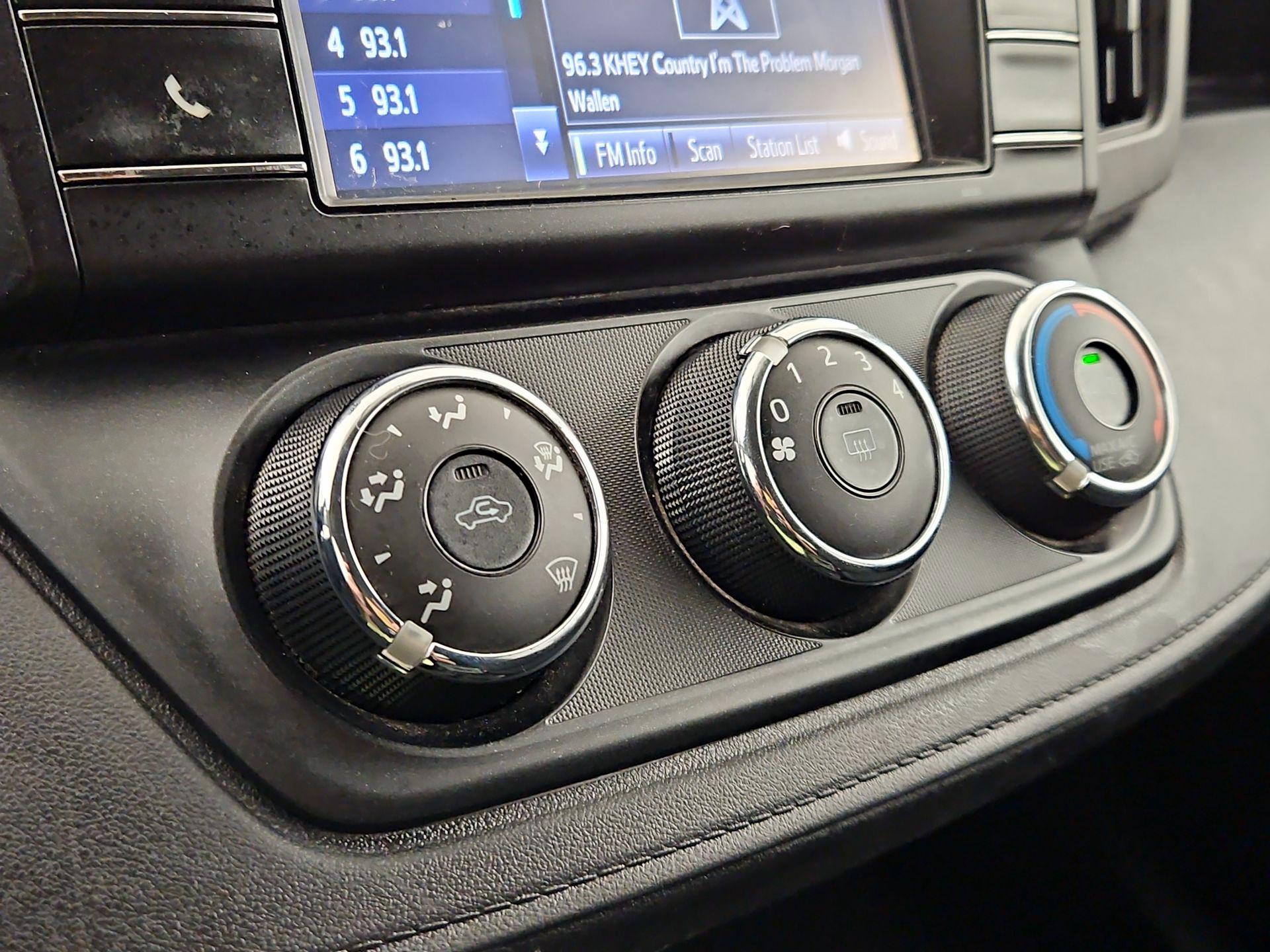Thumbnail: 2016 Toyota RAV4 - 16