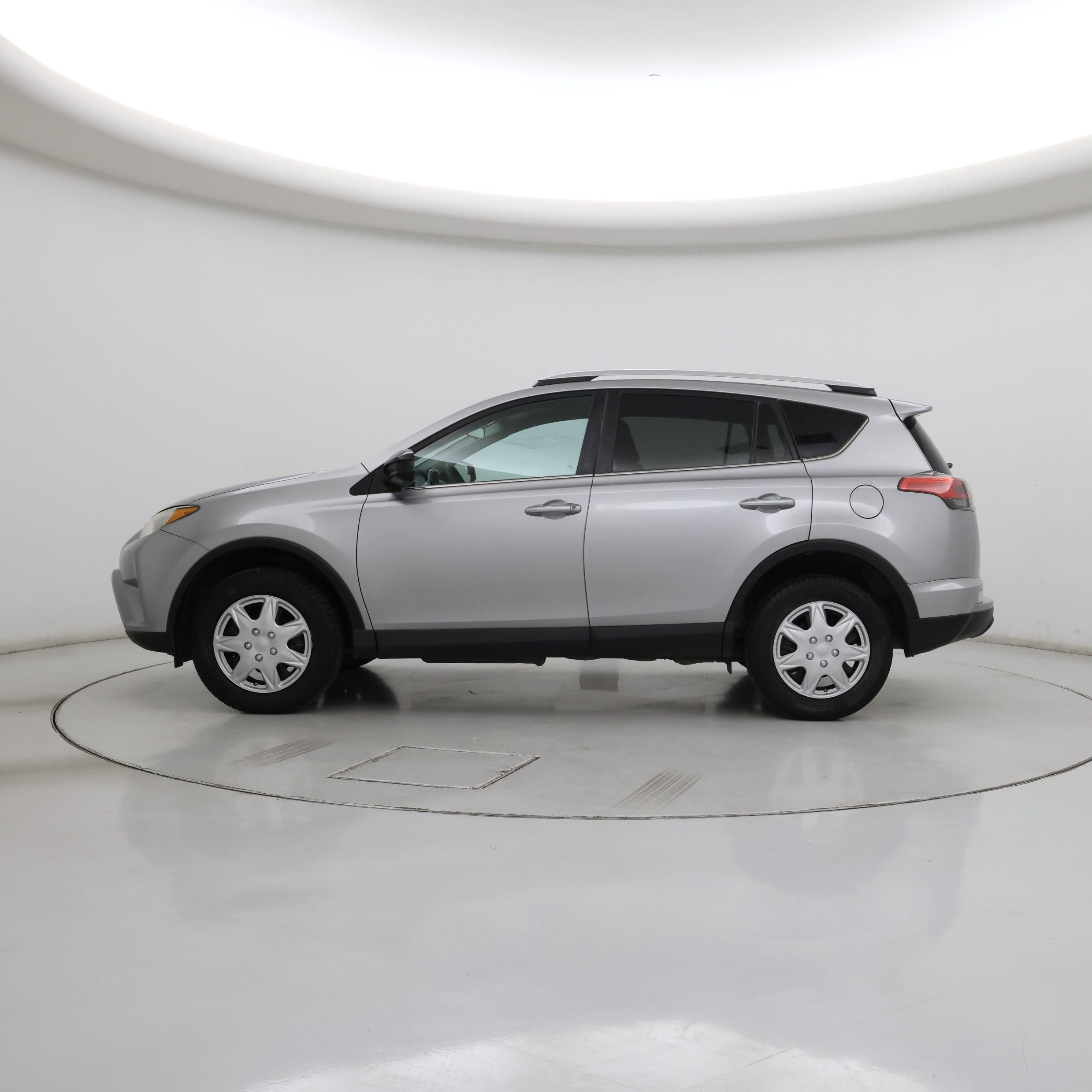 Thumbnail: 2016 Toyota RAV4 - 3