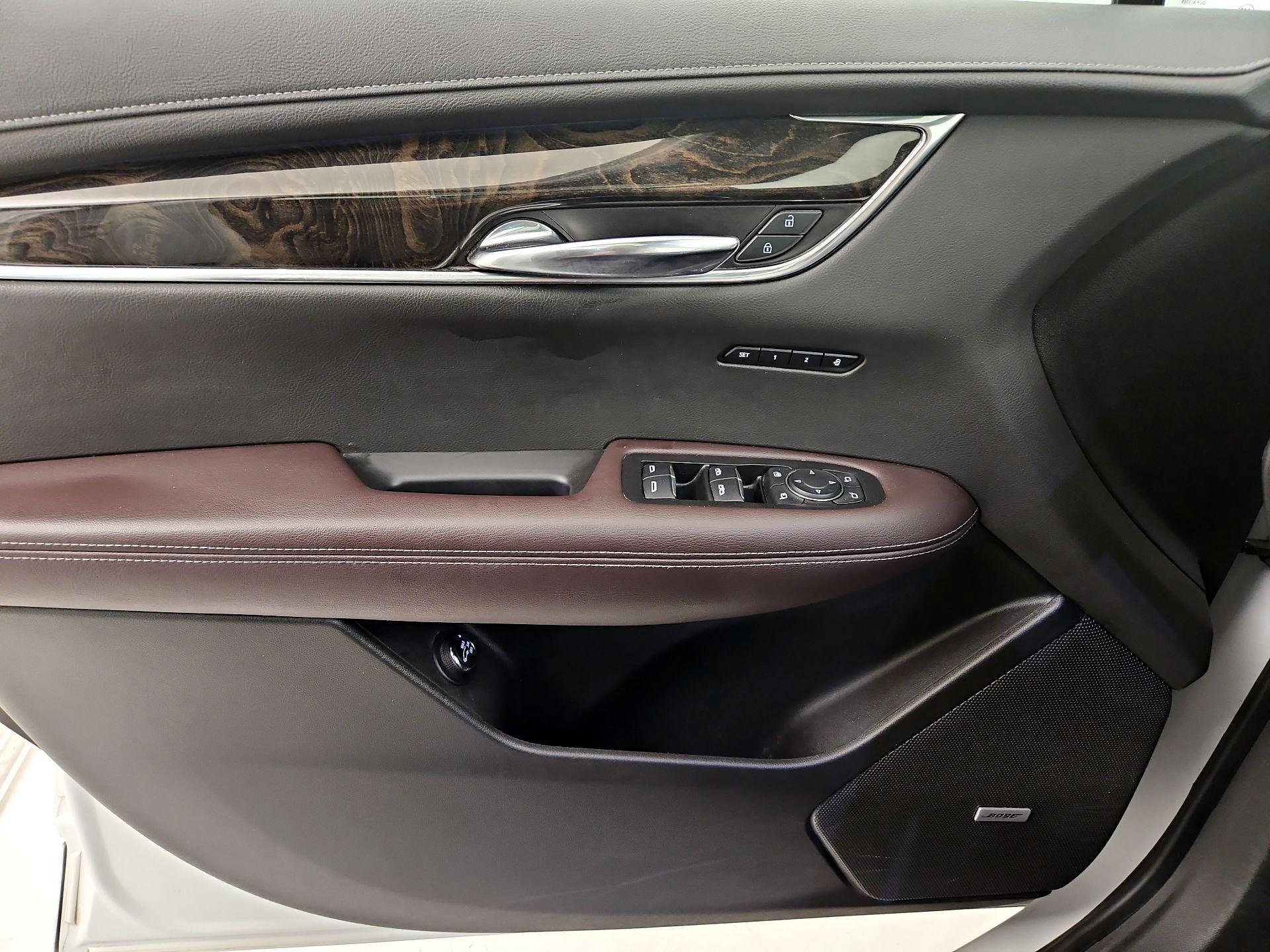 Thumbnail: 2020 Cadillac XT6 - 12