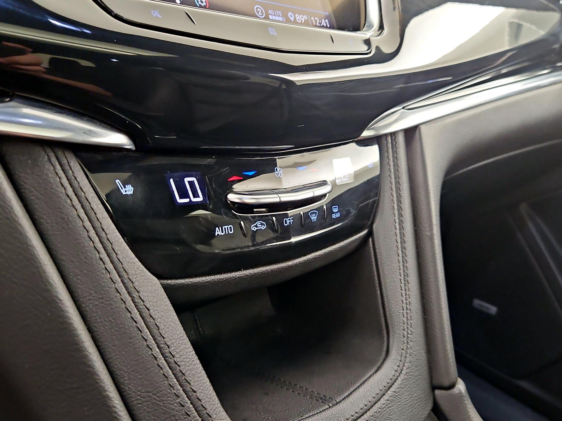 Thumbnail: 2020 Cadillac XT6 - 16