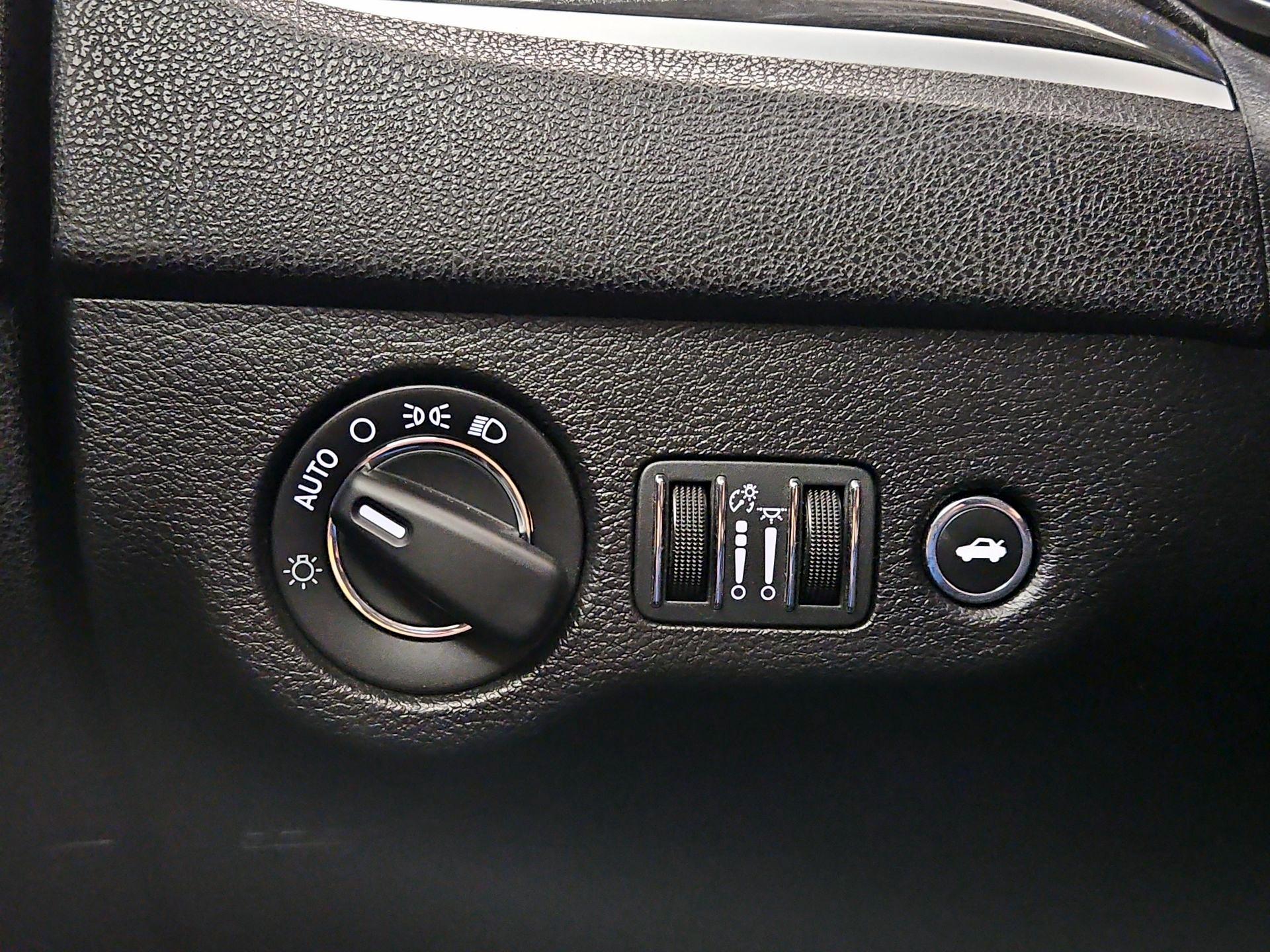Thumbnail: 2019 Chrysler 300 - 13