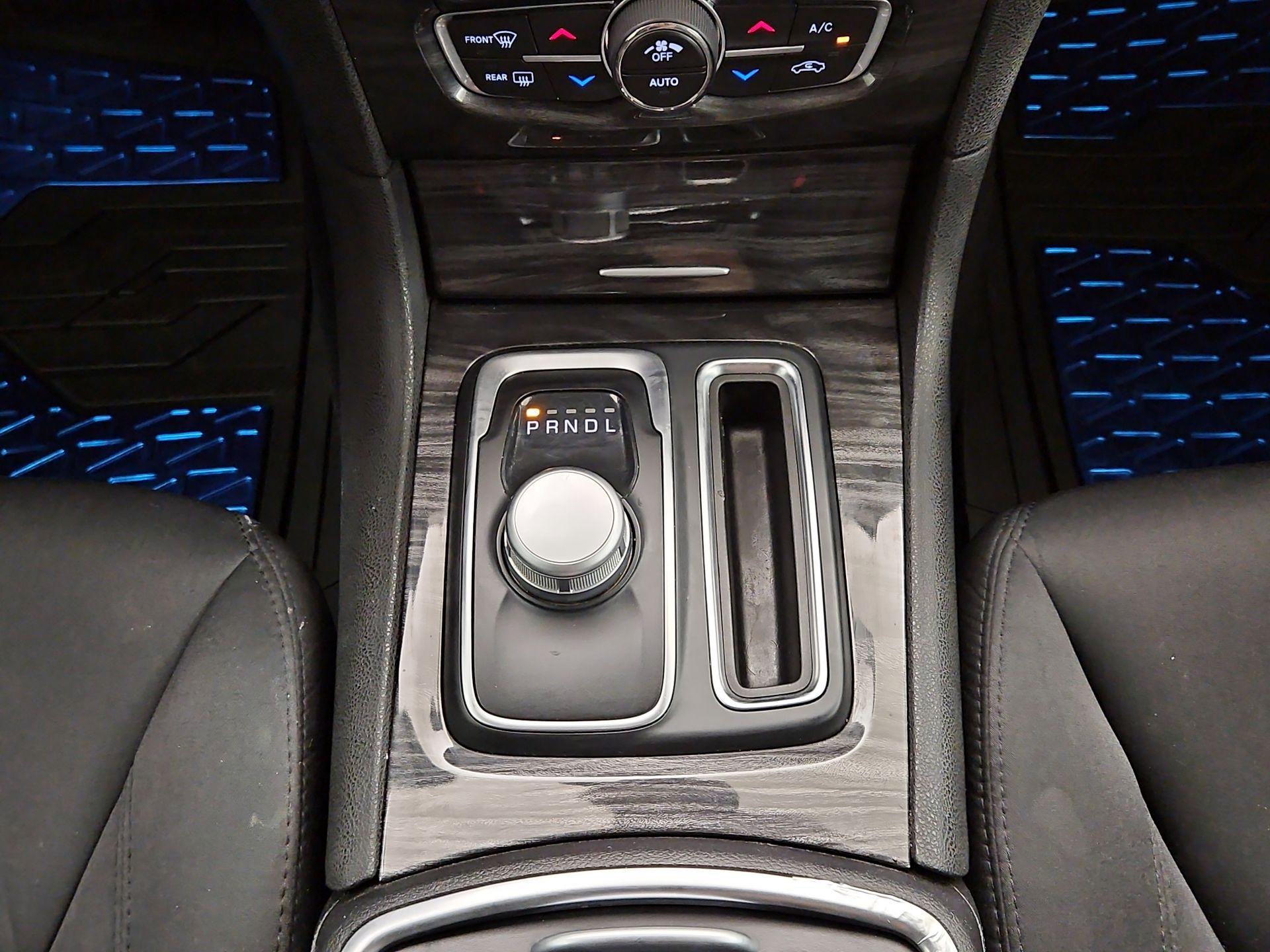 Thumbnail: 2019 Chrysler 300 - 17