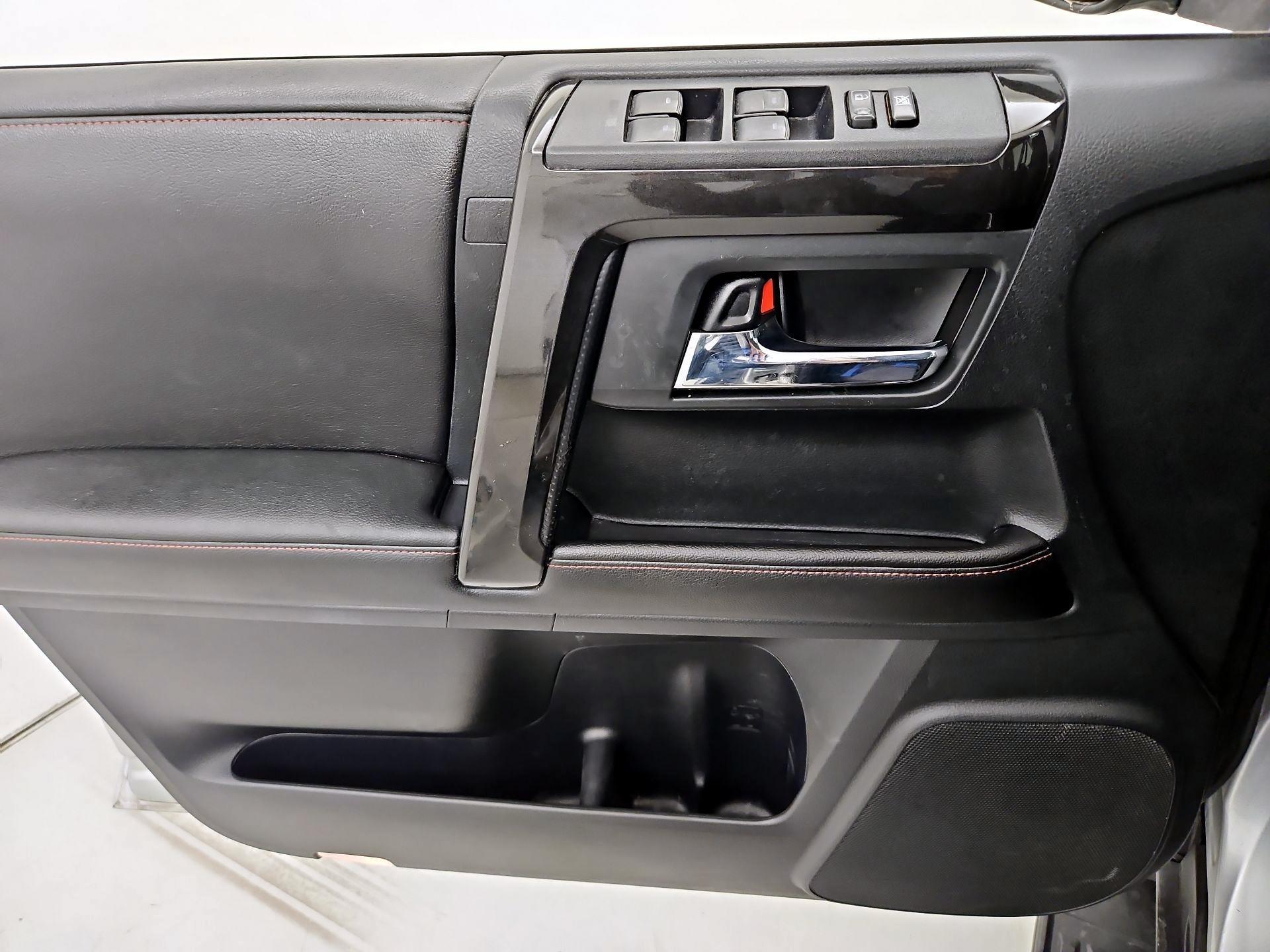 Thumbnail: 2015 Toyota 4Runner - 12
