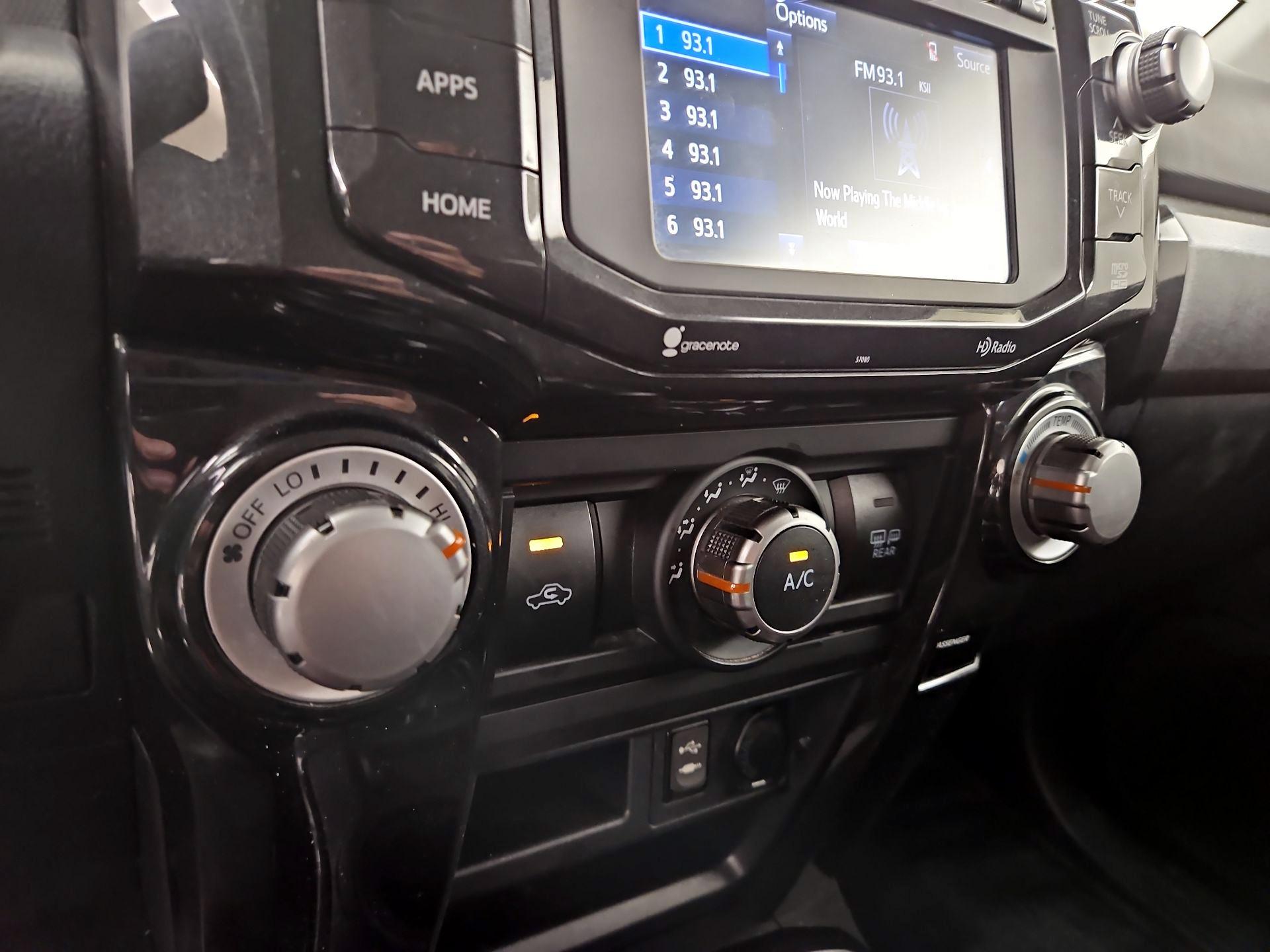 Thumbnail: 2015 Toyota 4Runner - 17