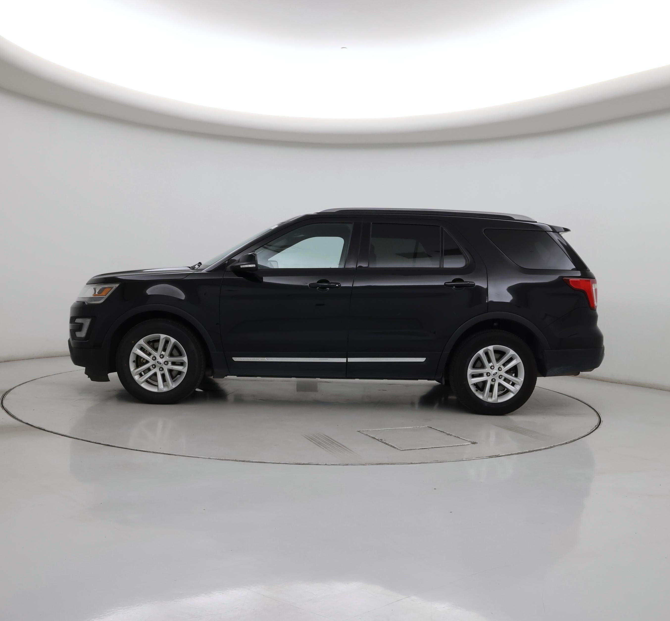 Thumbnail: 2017 Ford Explorer - 3