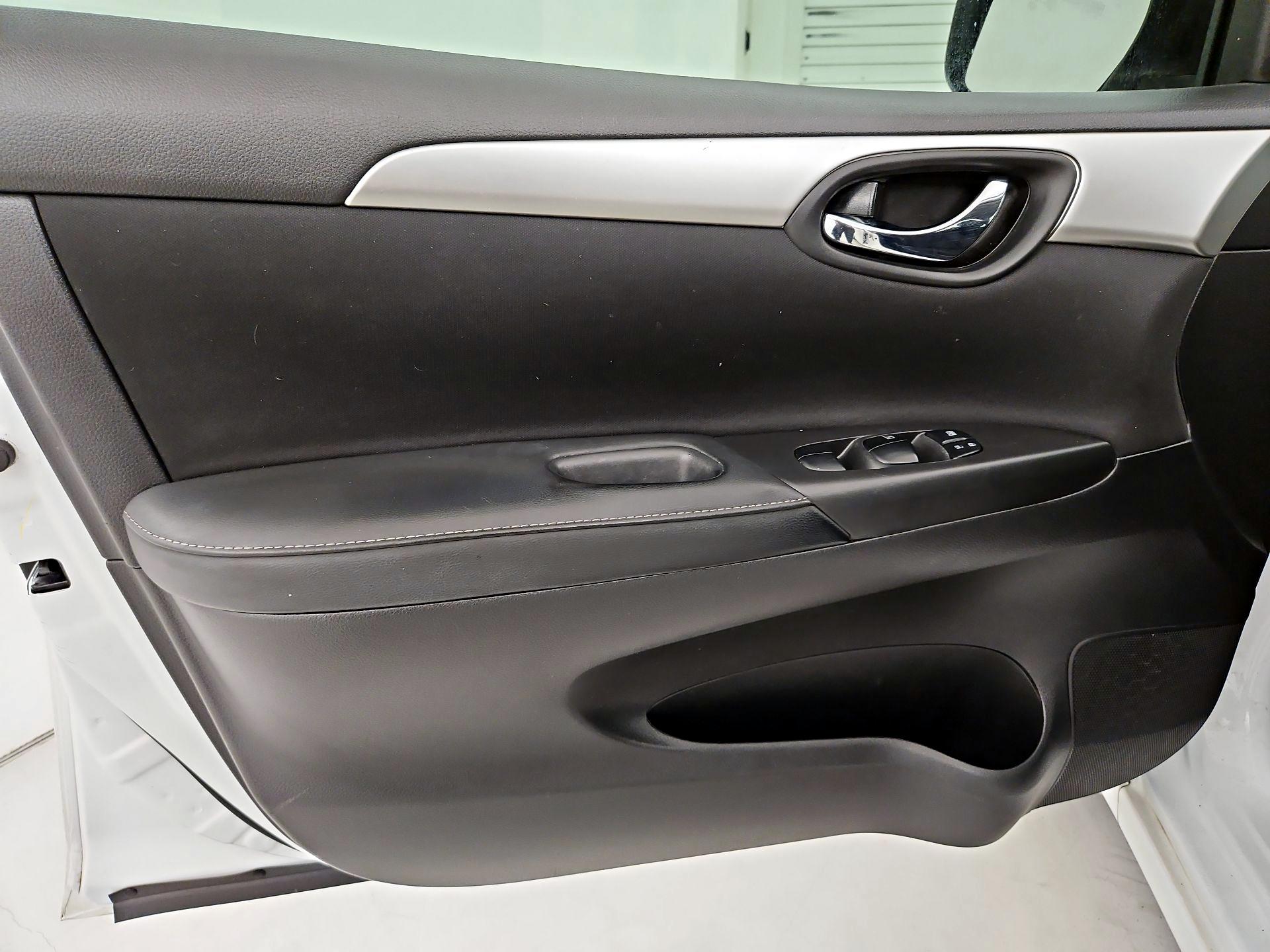 Thumbnail: 2019 Nissan Sentra - 12