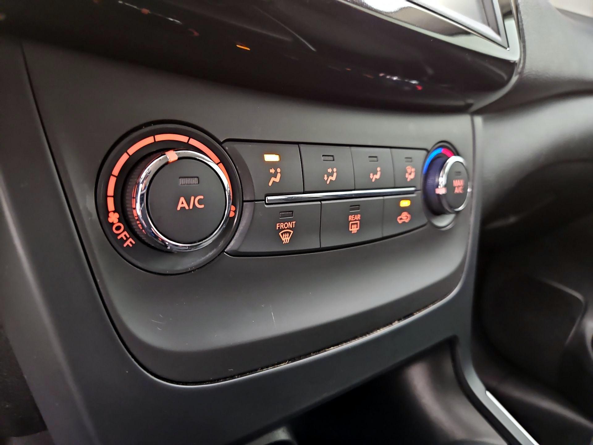 Thumbnail: 2019 Nissan Sentra - 16