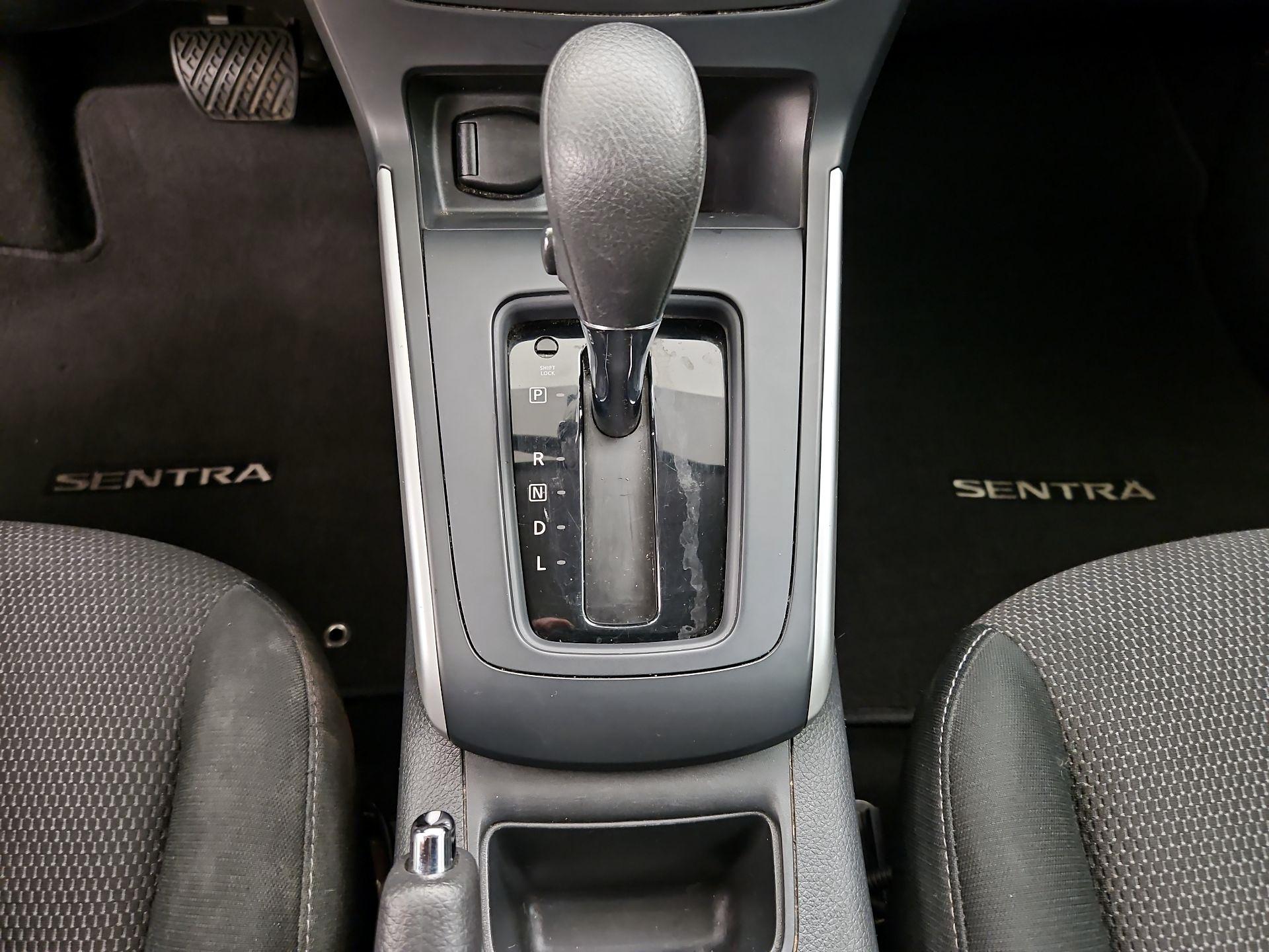 Thumbnail: 2019 Nissan Sentra - 17