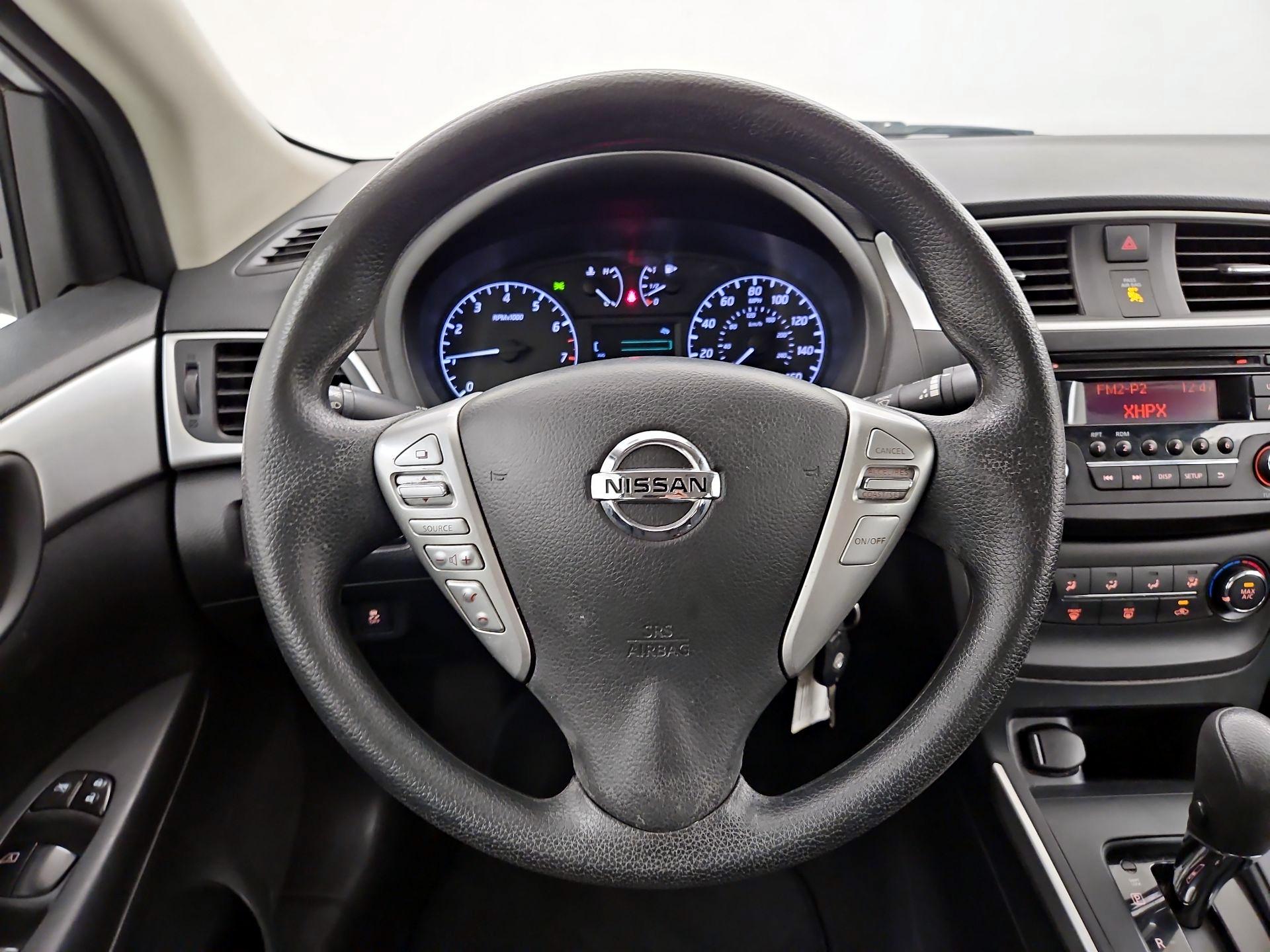 Thumbnail: 2016 Nissan Sentra - 10