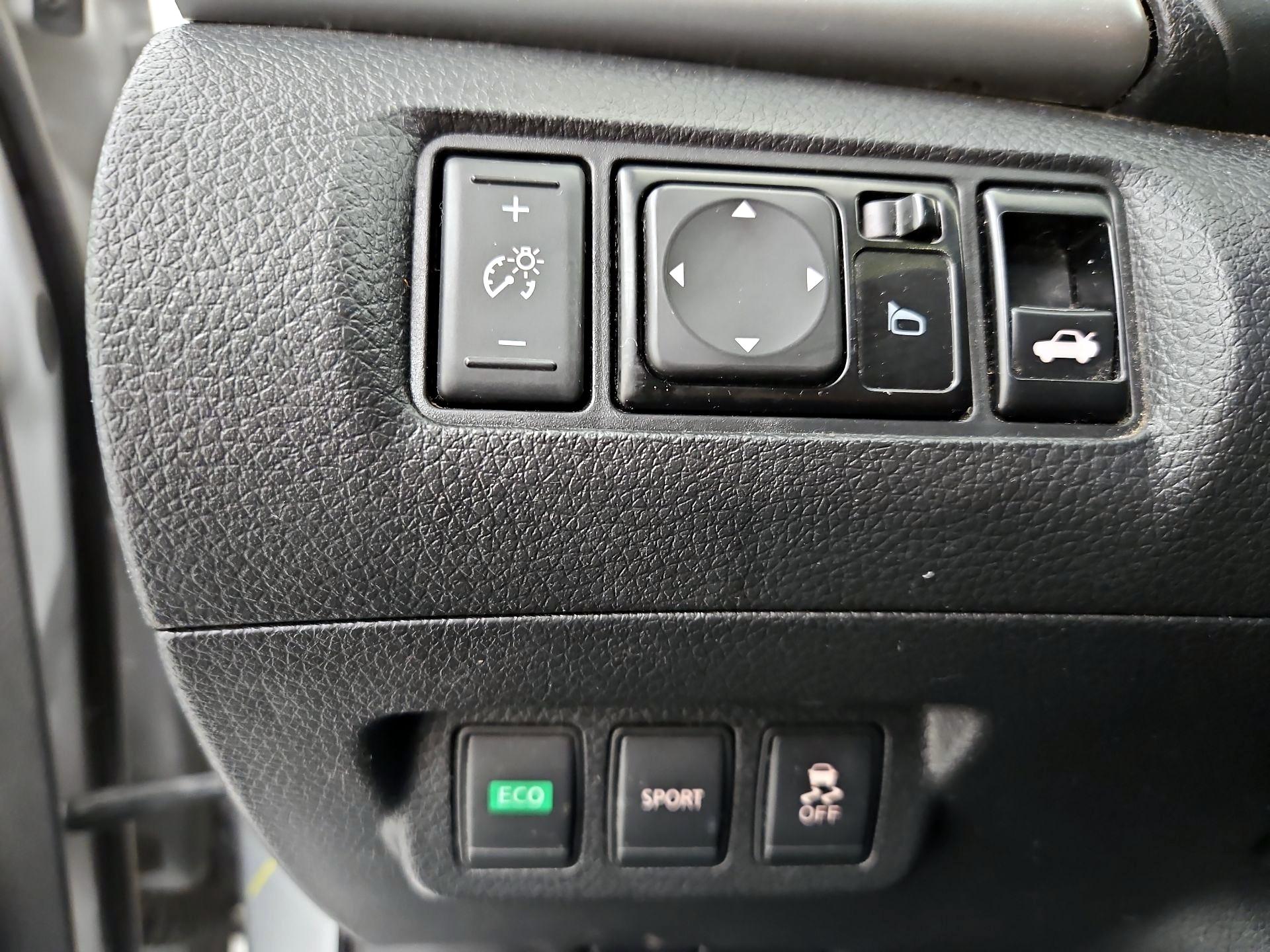 Thumbnail: 2016 Nissan Sentra - 13