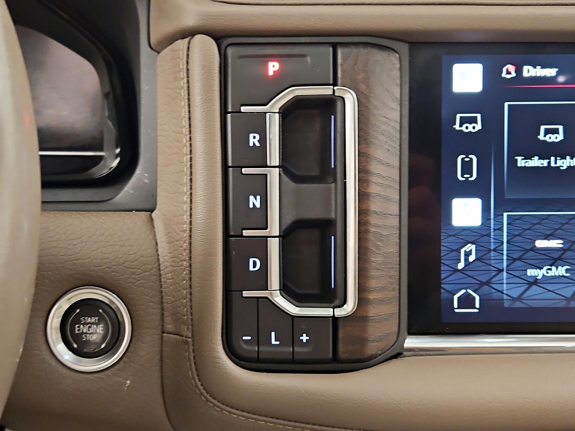 Thumbnail: 2022 GMC Yukon XL - 17