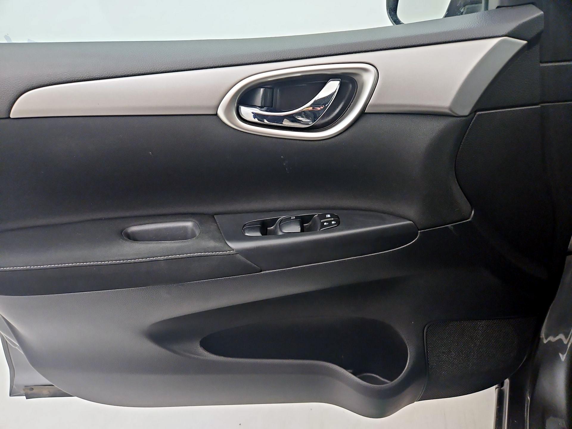 Thumbnail: 2015 Nissan Sentra - 12