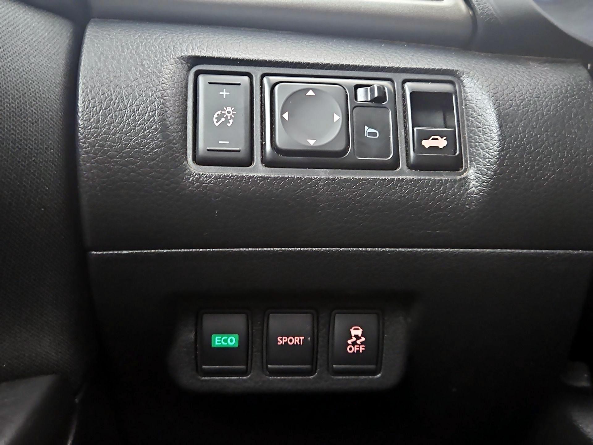 Thumbnail: 2015 Nissan Sentra - 13