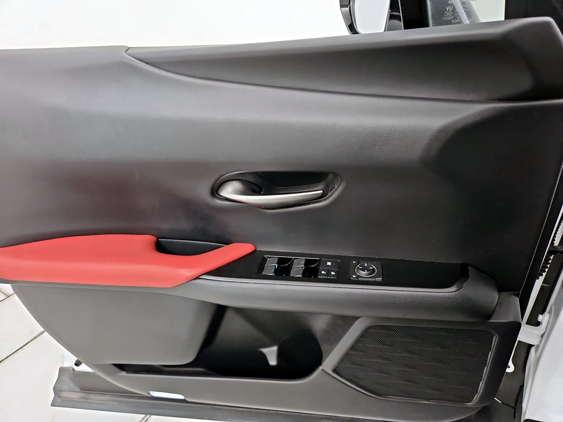 Thumbnail: 2019 Lexus UX - 12