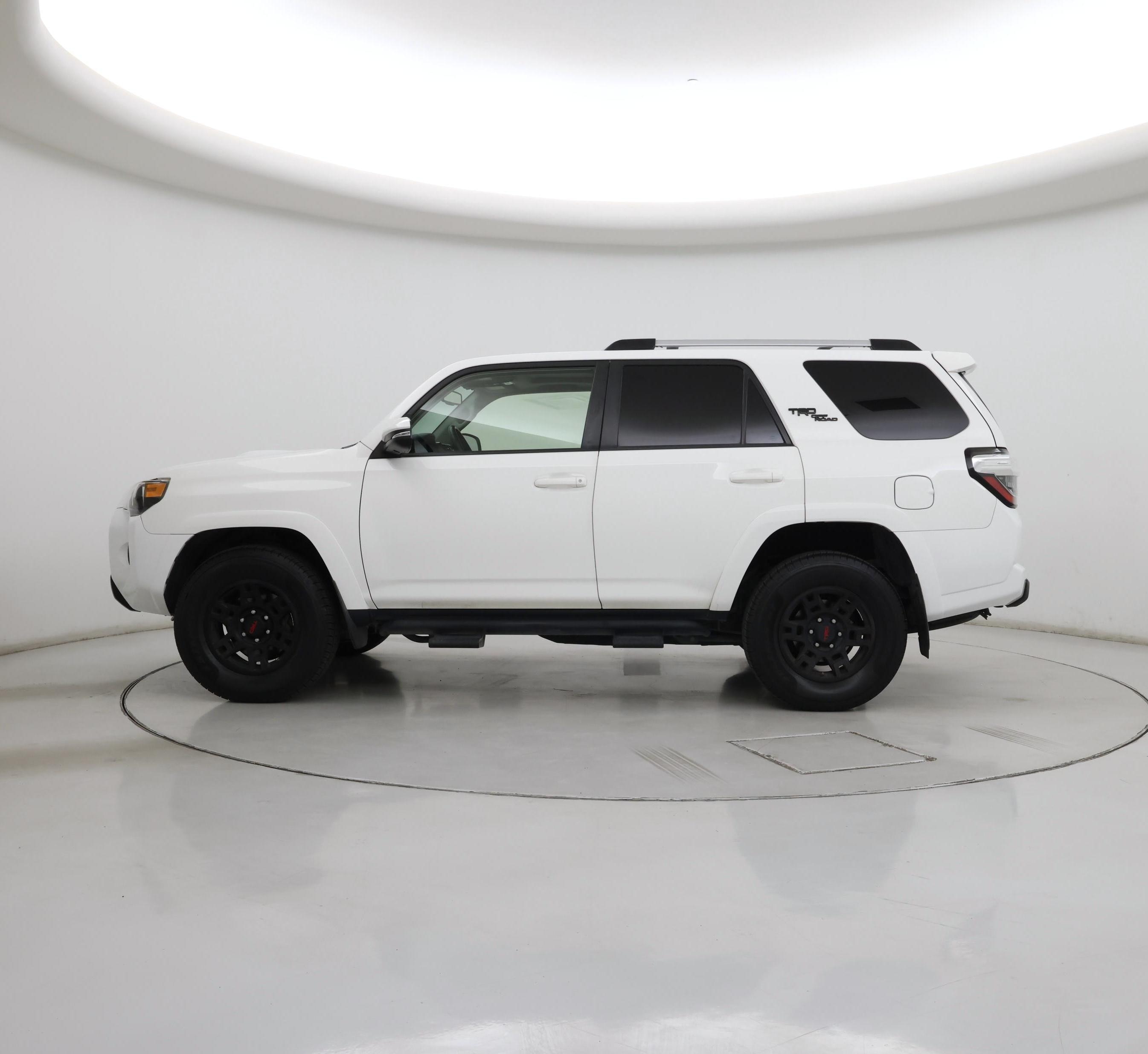 Thumbnail: 2018 Toyota 4Runner - 3