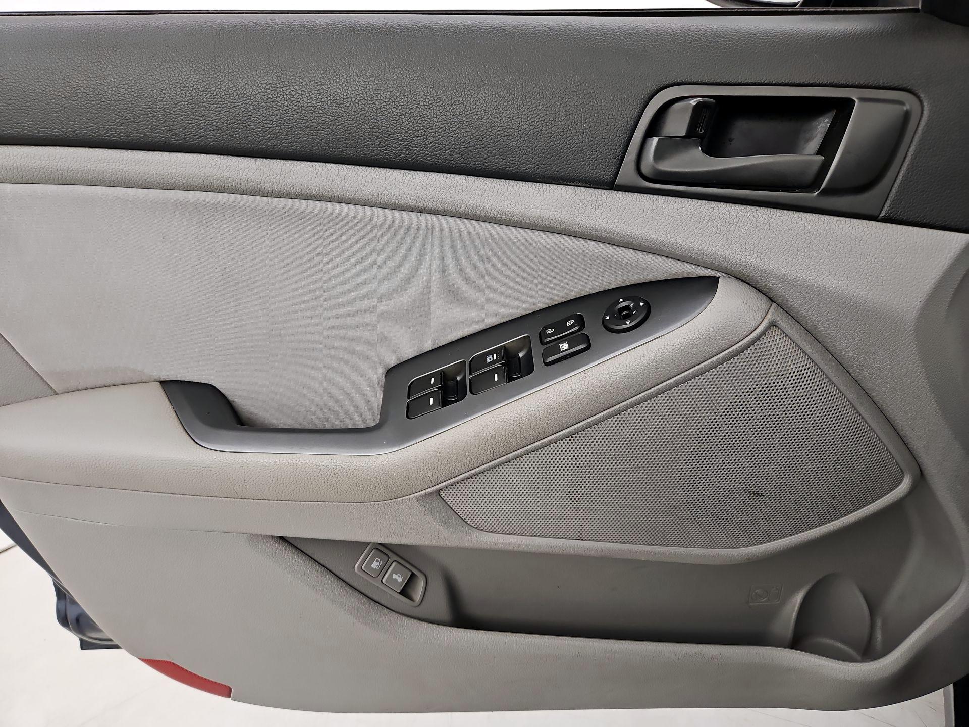 Thumbnail: 2015 Kia Optima - 12