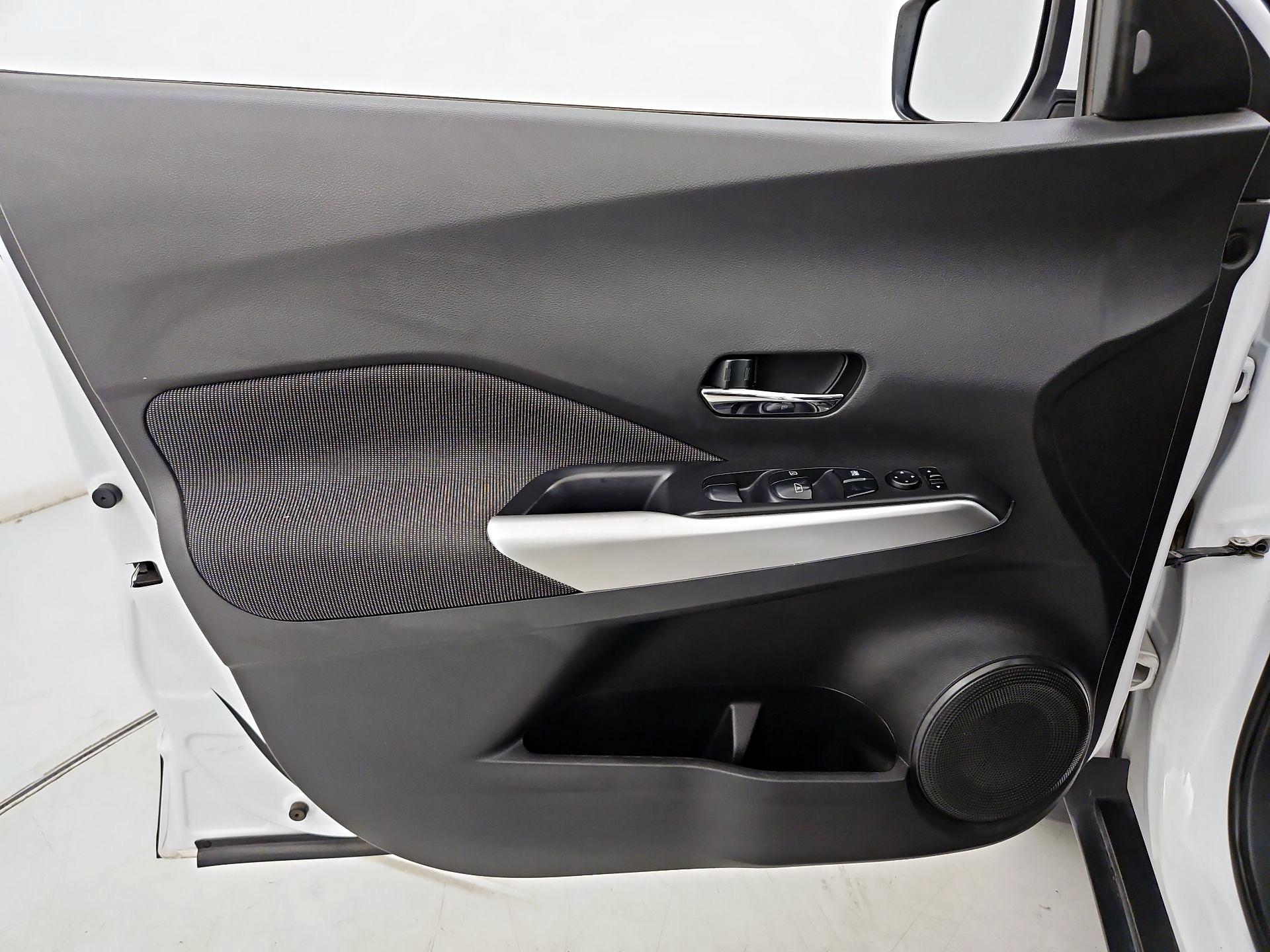 Thumbnail: 2019 Nissan Kicks - 12
