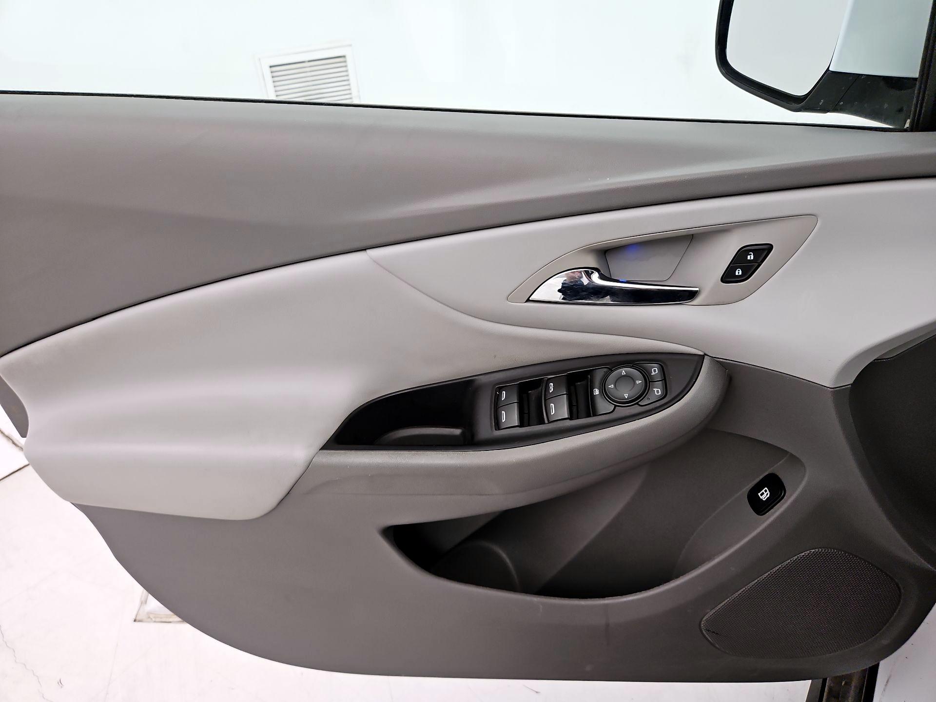 Thumbnail: 2016 Chevrolet Volt - 12