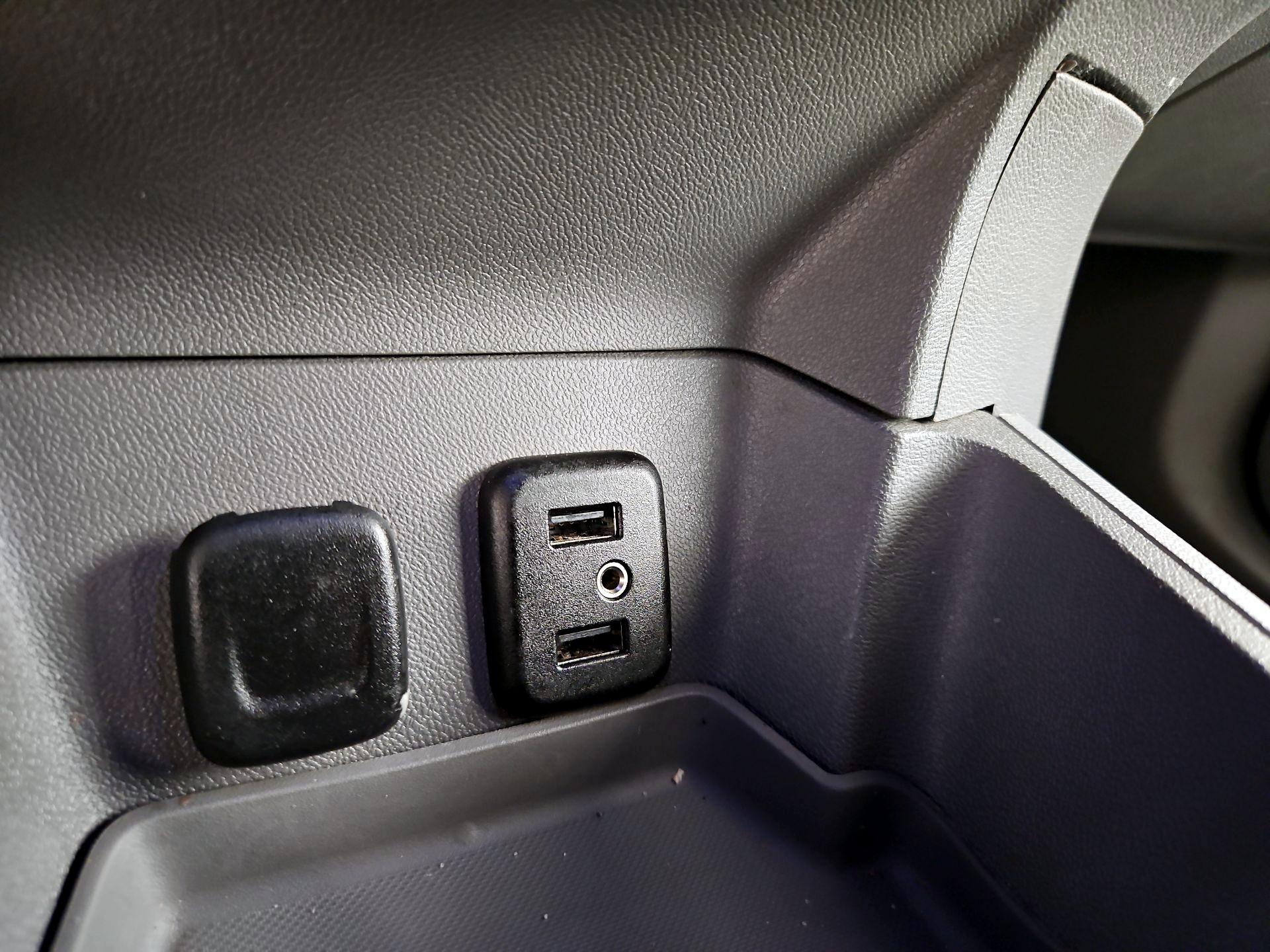 Thumbnail: 2016 Chevrolet Volt - 18