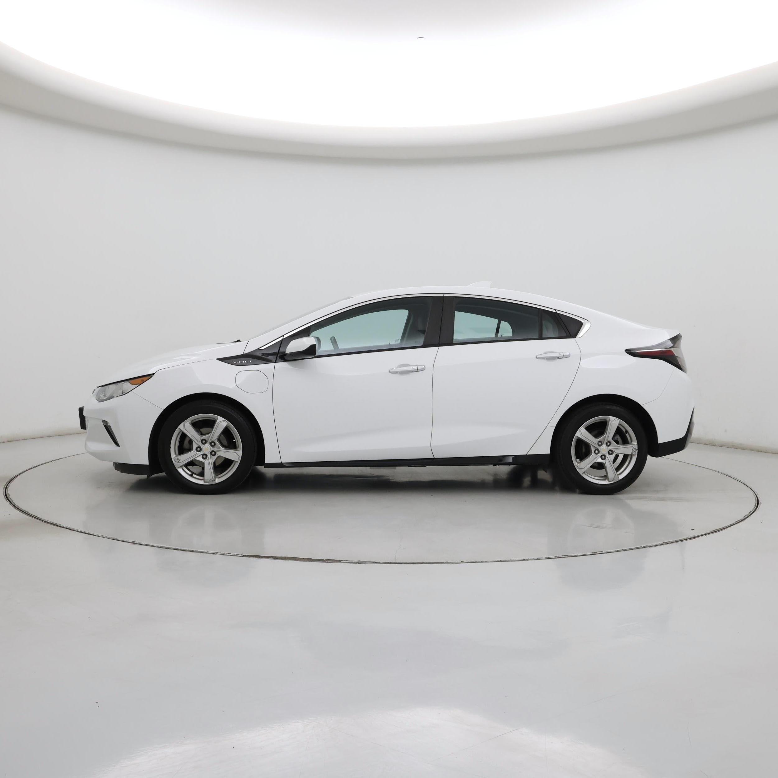 Thumbnail: 2016 Chevrolet Volt - 3