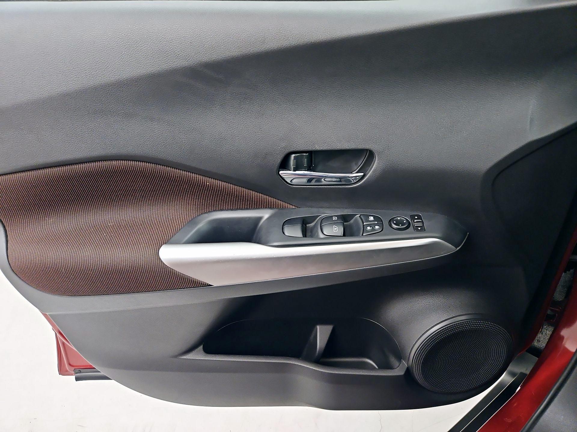 Thumbnail: 2020 Nissan Kicks - 12