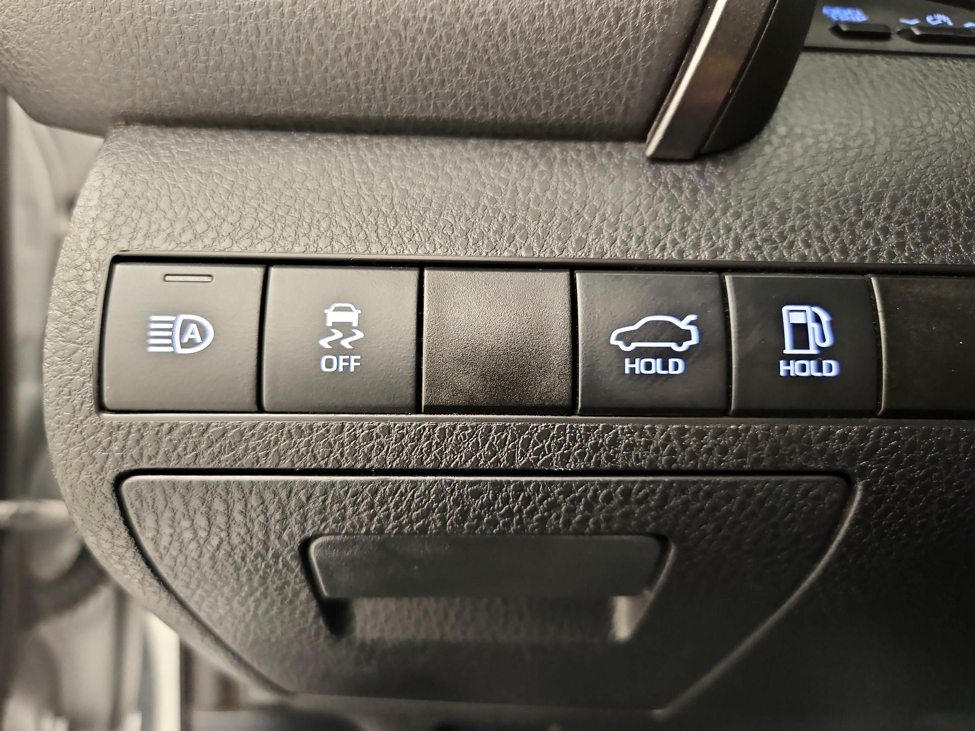 Thumbnail: 2021 Toyota Camry - 13