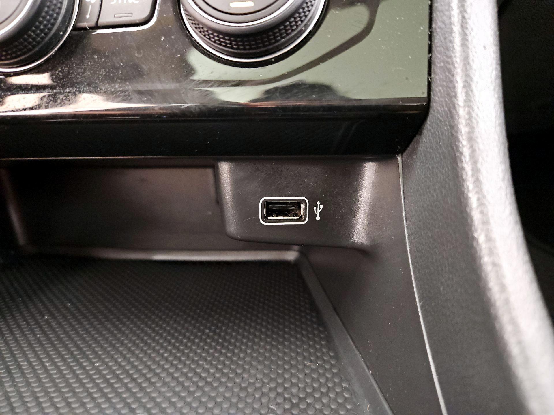 Thumbnail: 2019 Volkswagen Jetta - 18