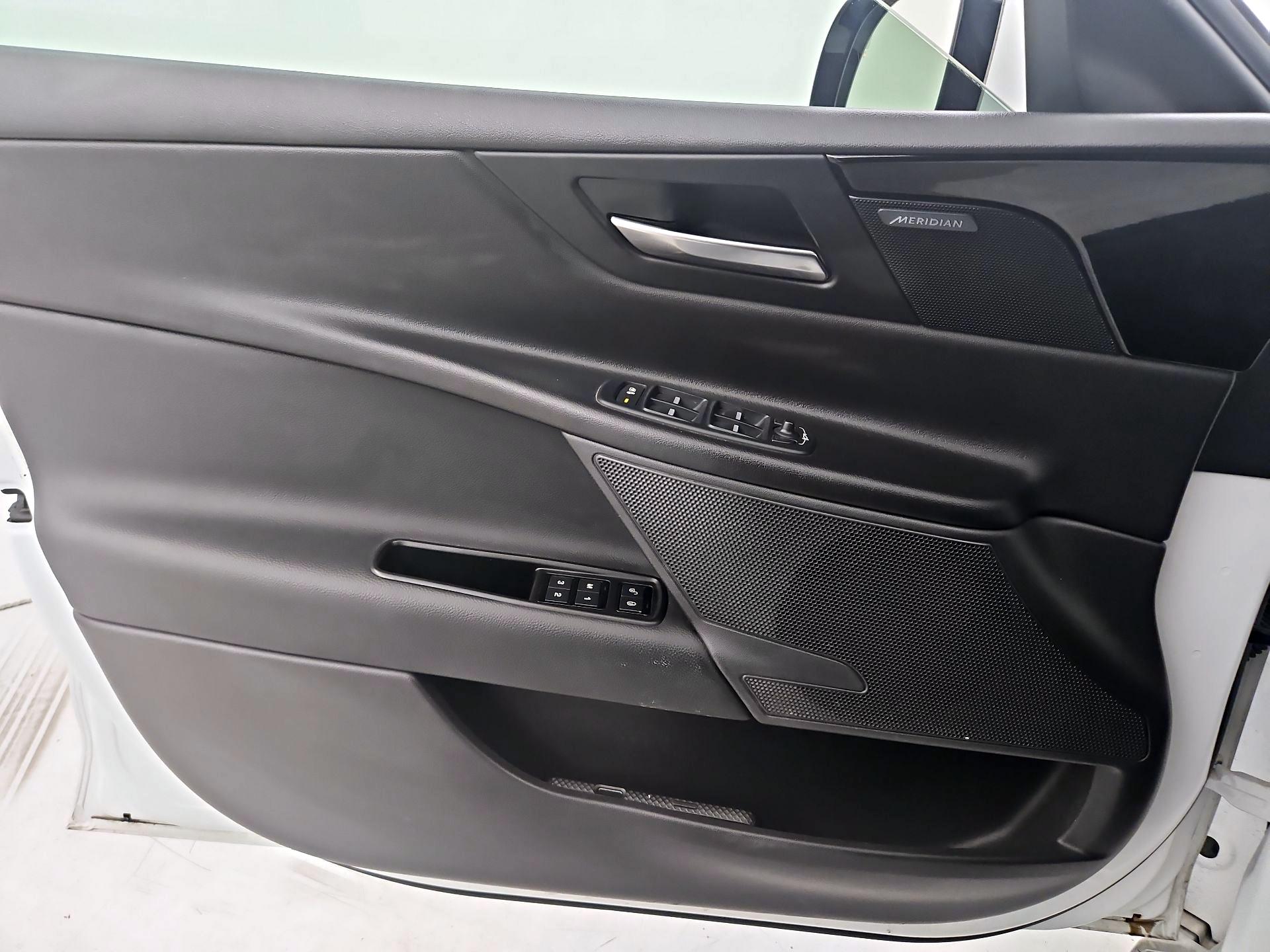 Thumbnail: 2017 Jaguar XE - 12