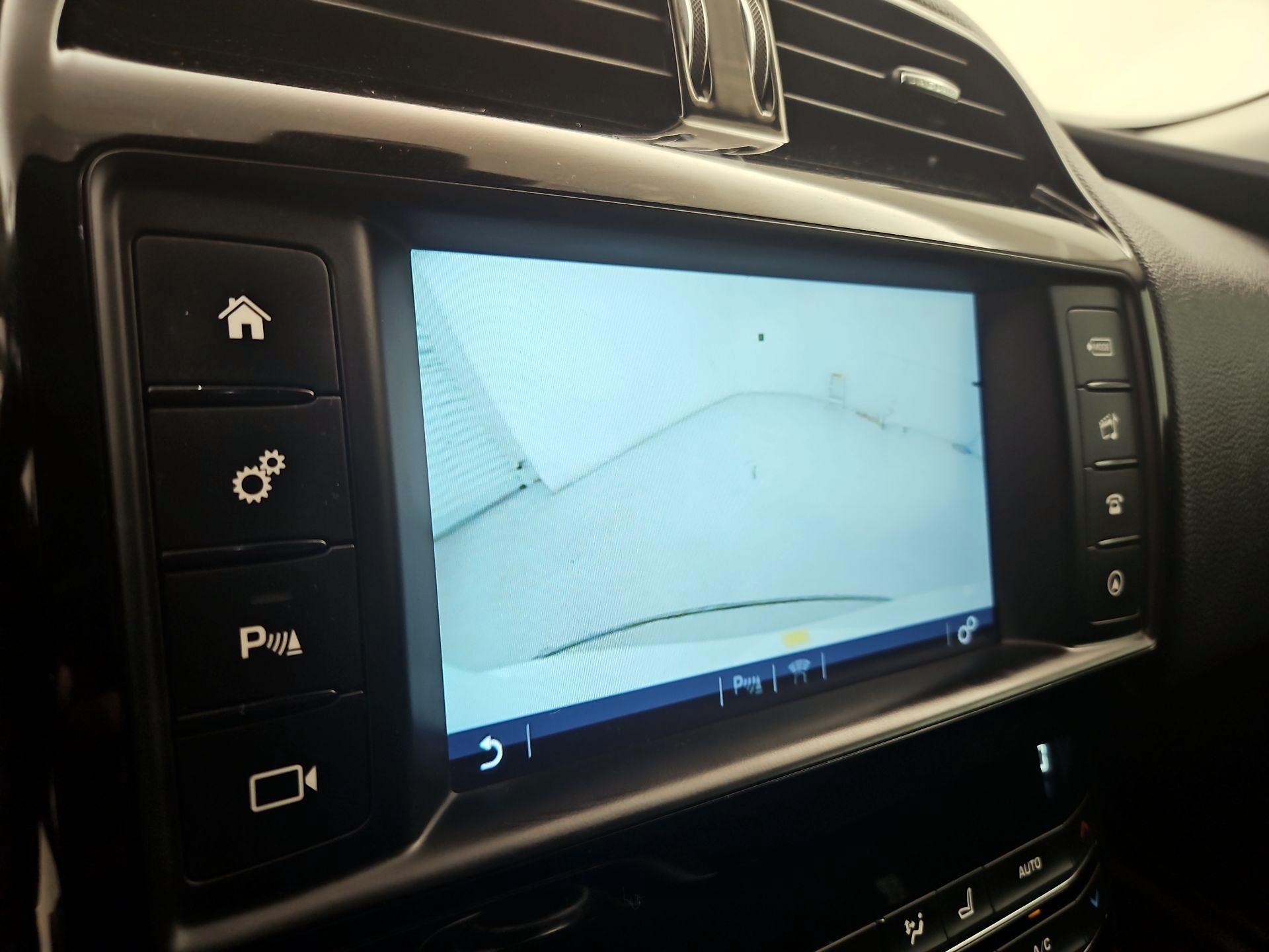 Thumbnail: 2017 Jaguar XE - 15