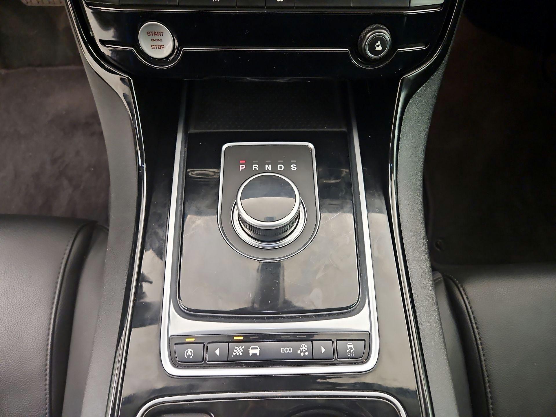 Thumbnail: 2017 Jaguar XE - 18