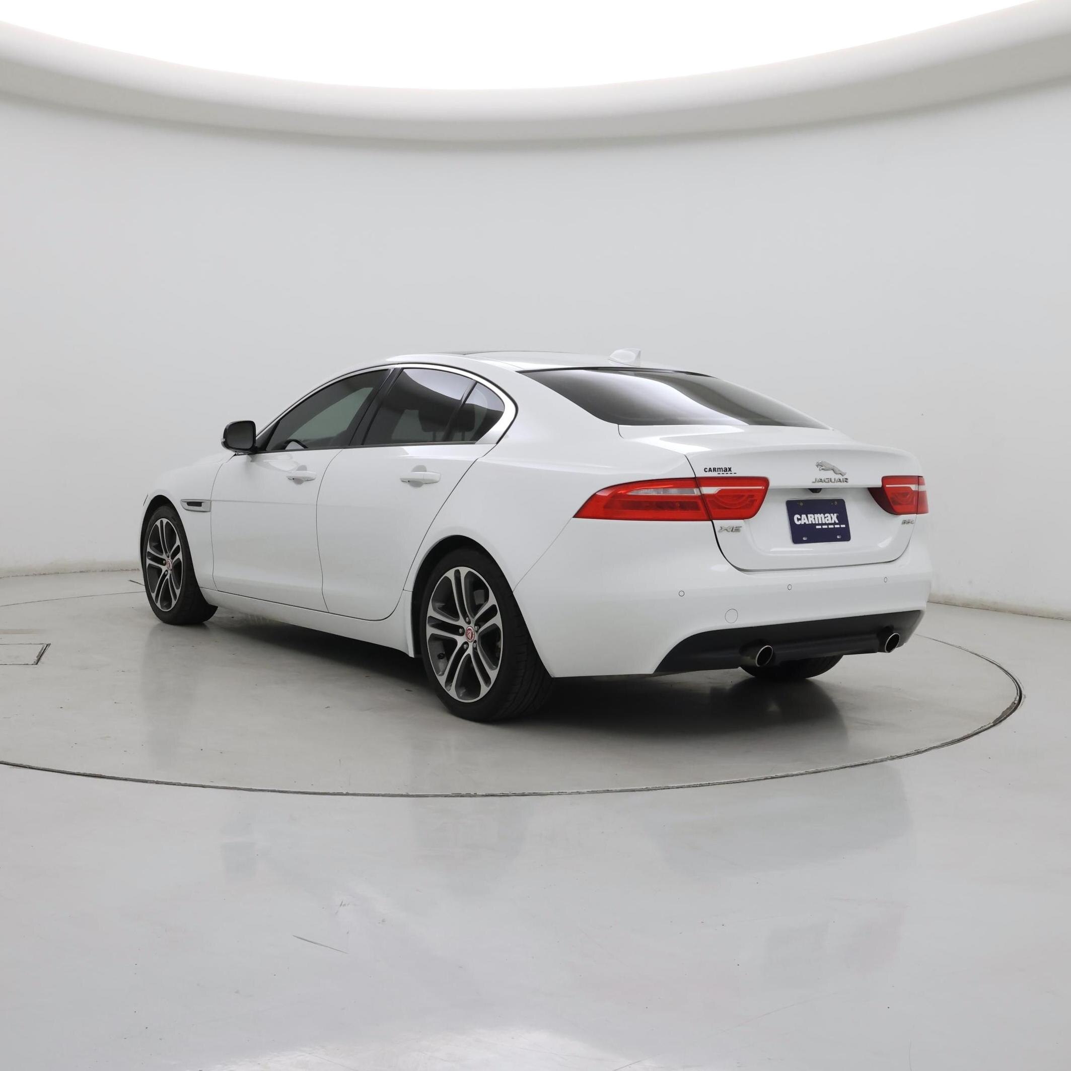 Thumbnail: 2017 Jaguar XE - 2