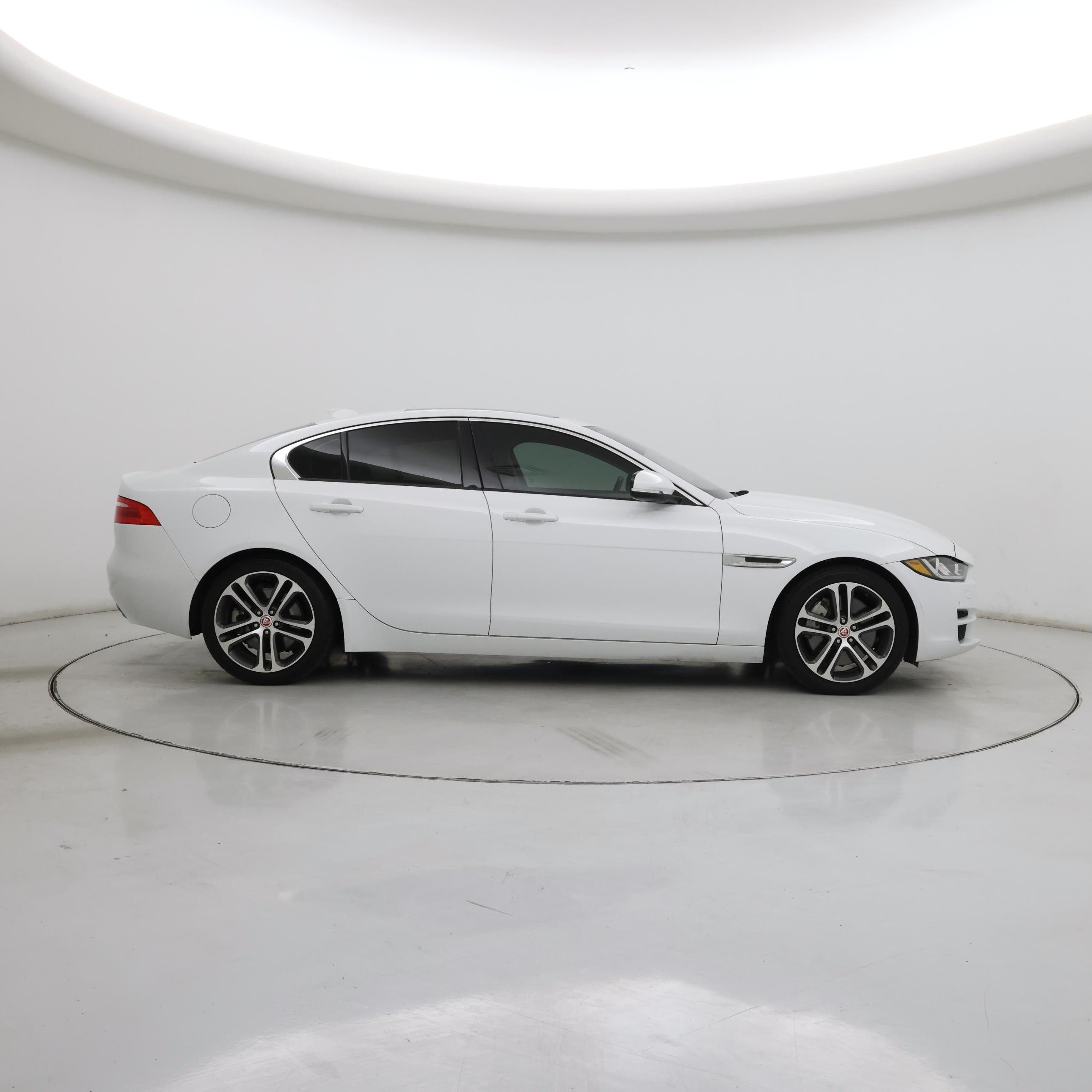 Thumbnail: 2017 Jaguar XE - 7