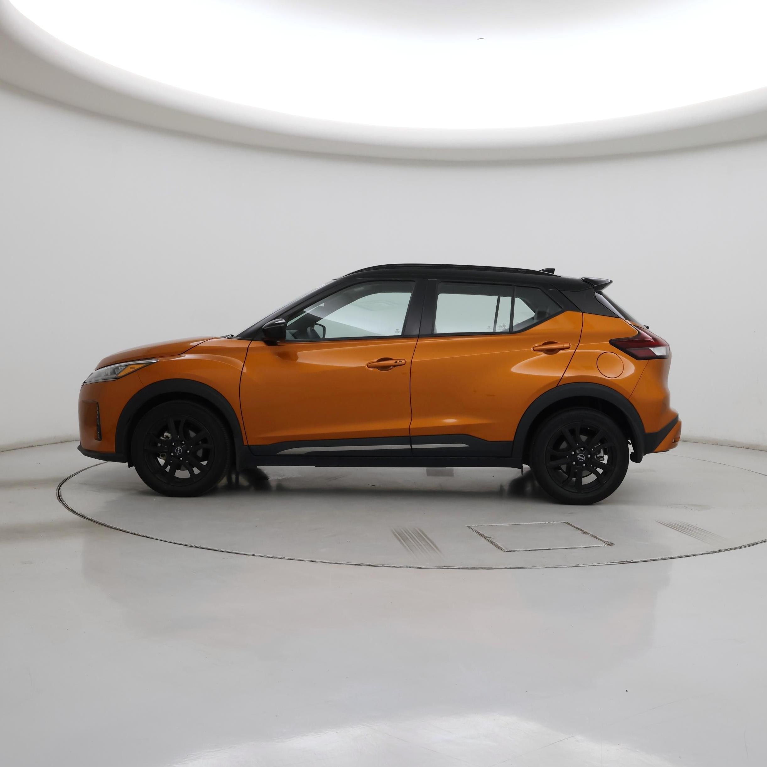 Thumbnail: 2023 Nissan Kicks - 3