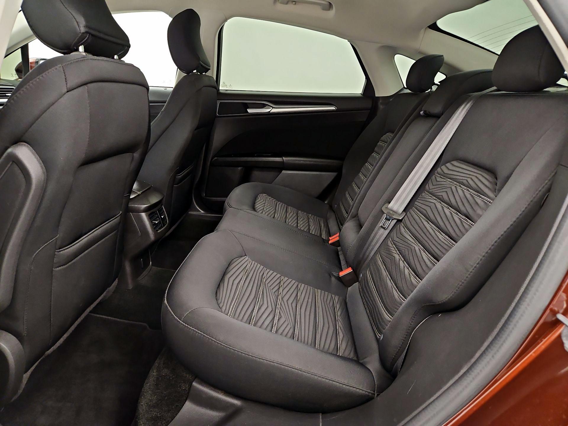 Thumbnail: 2016 Ford Fusion - 19