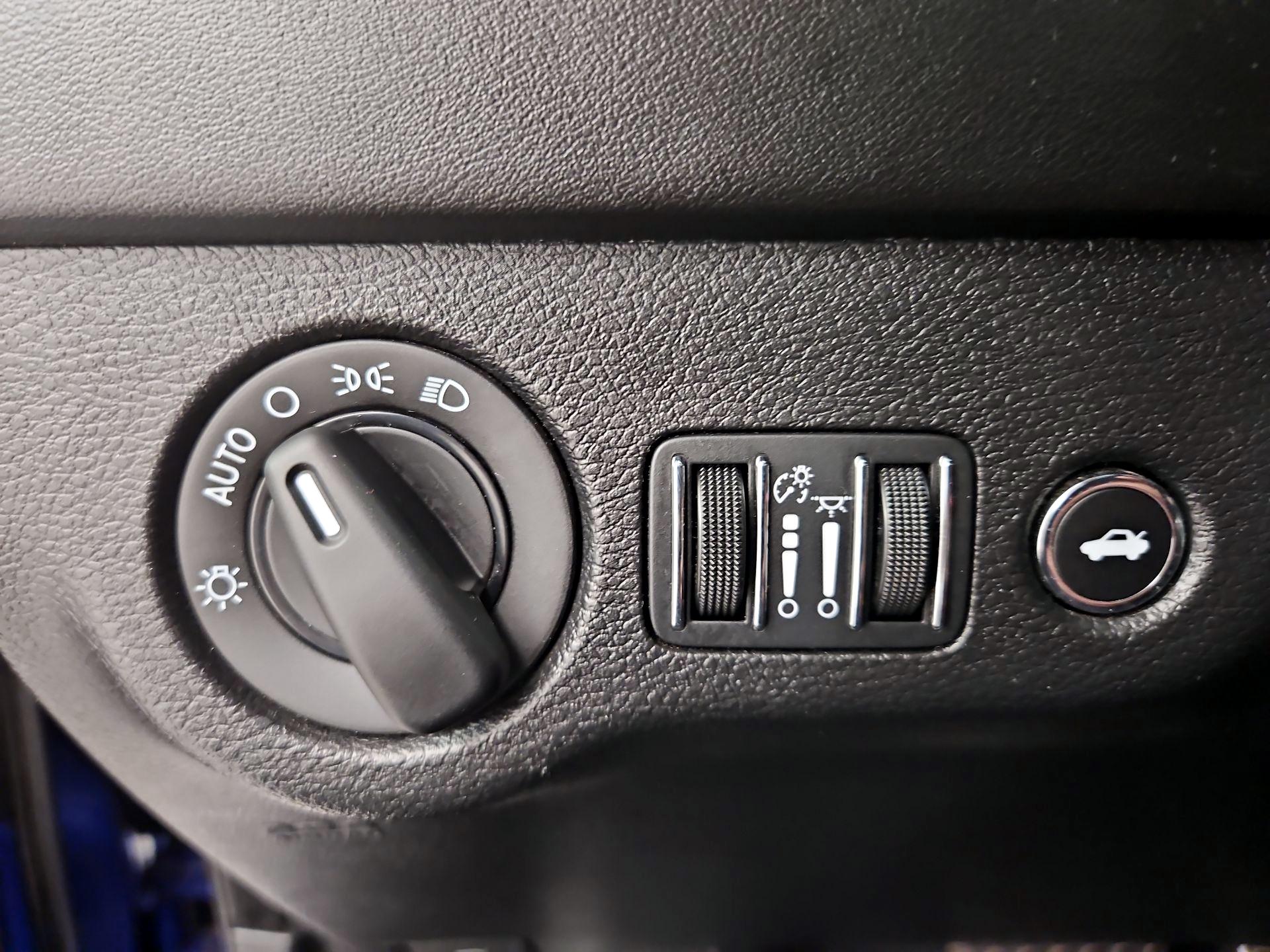 Thumbnail: 2020 Dodge Charger - 13