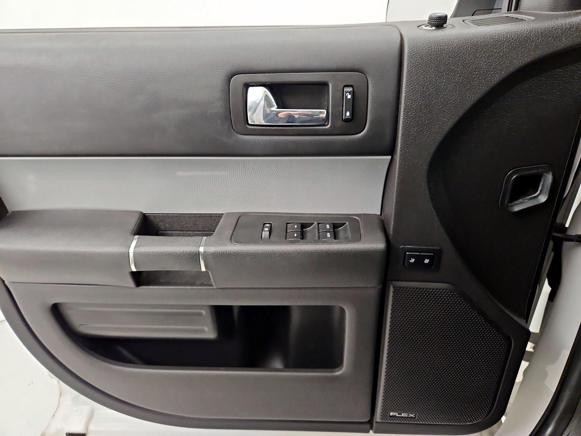 Thumbnail: 2015 Ford Flex - 12