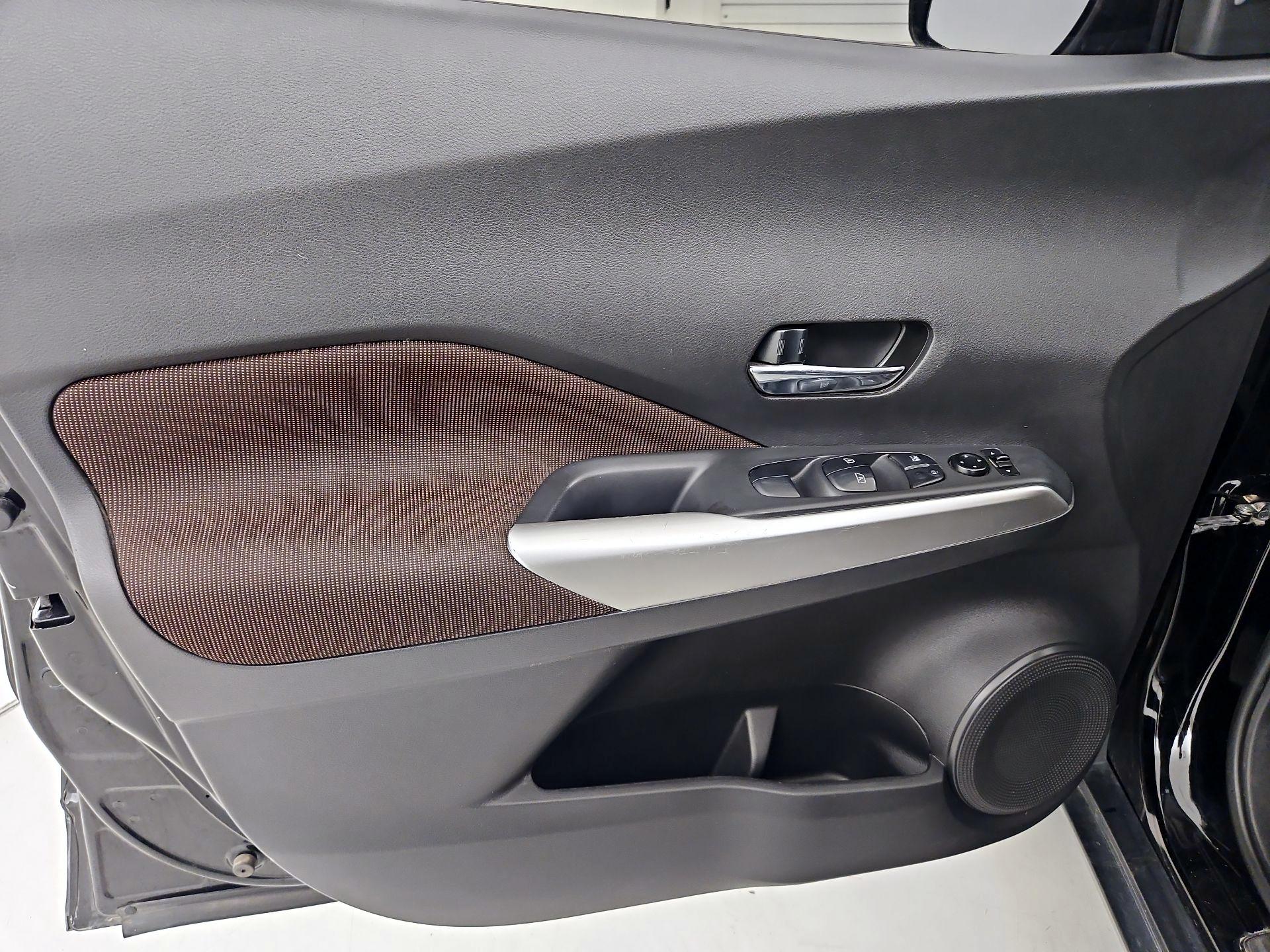 Thumbnail: 2020 Nissan Kicks - 12