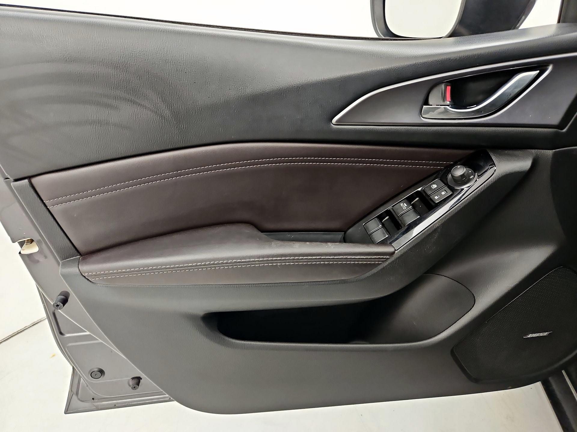 Thumbnail: 2017 Mazda Mazda3 - 12