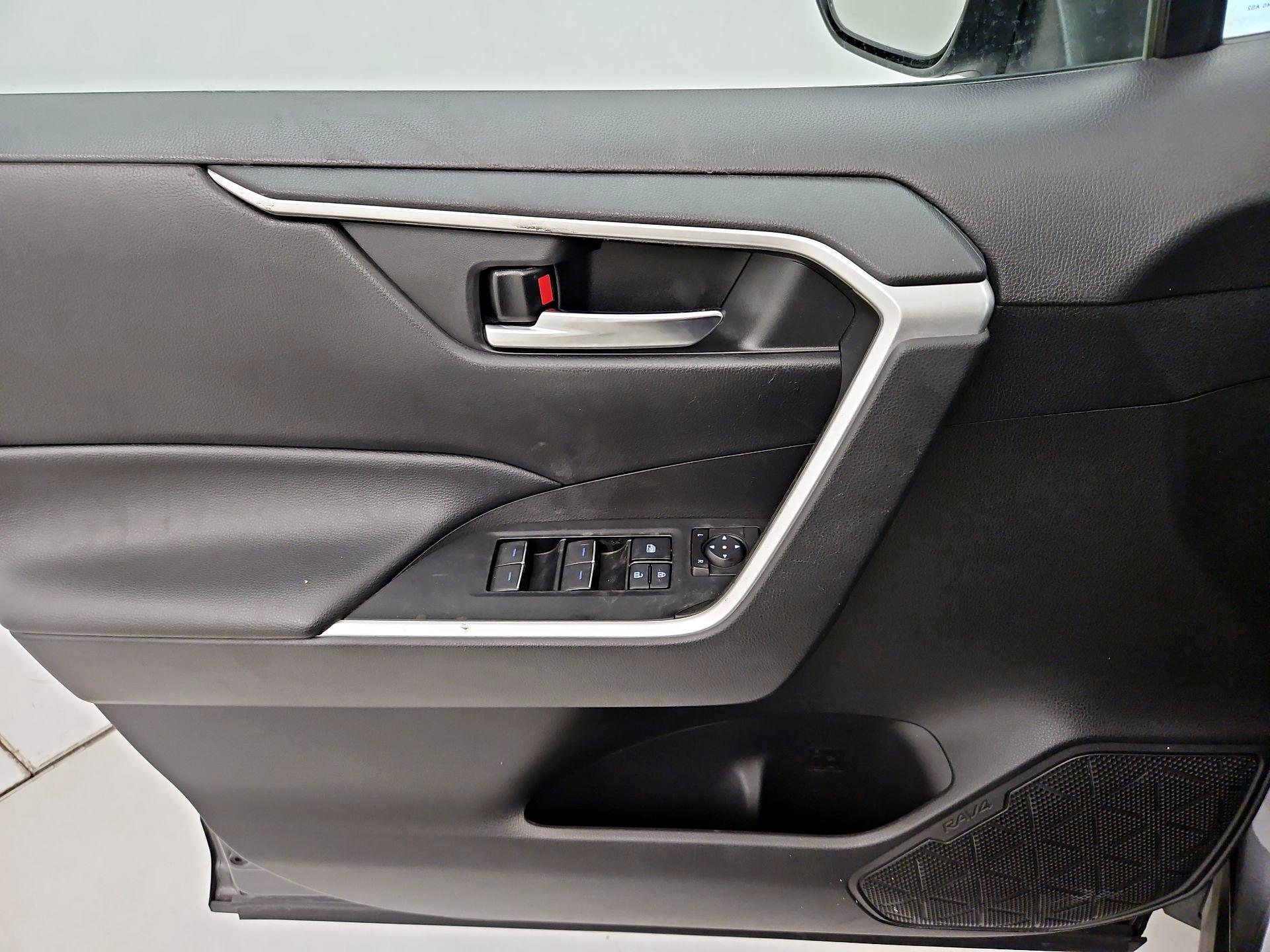 Thumbnail: 2022 Toyota RAV4 - 12