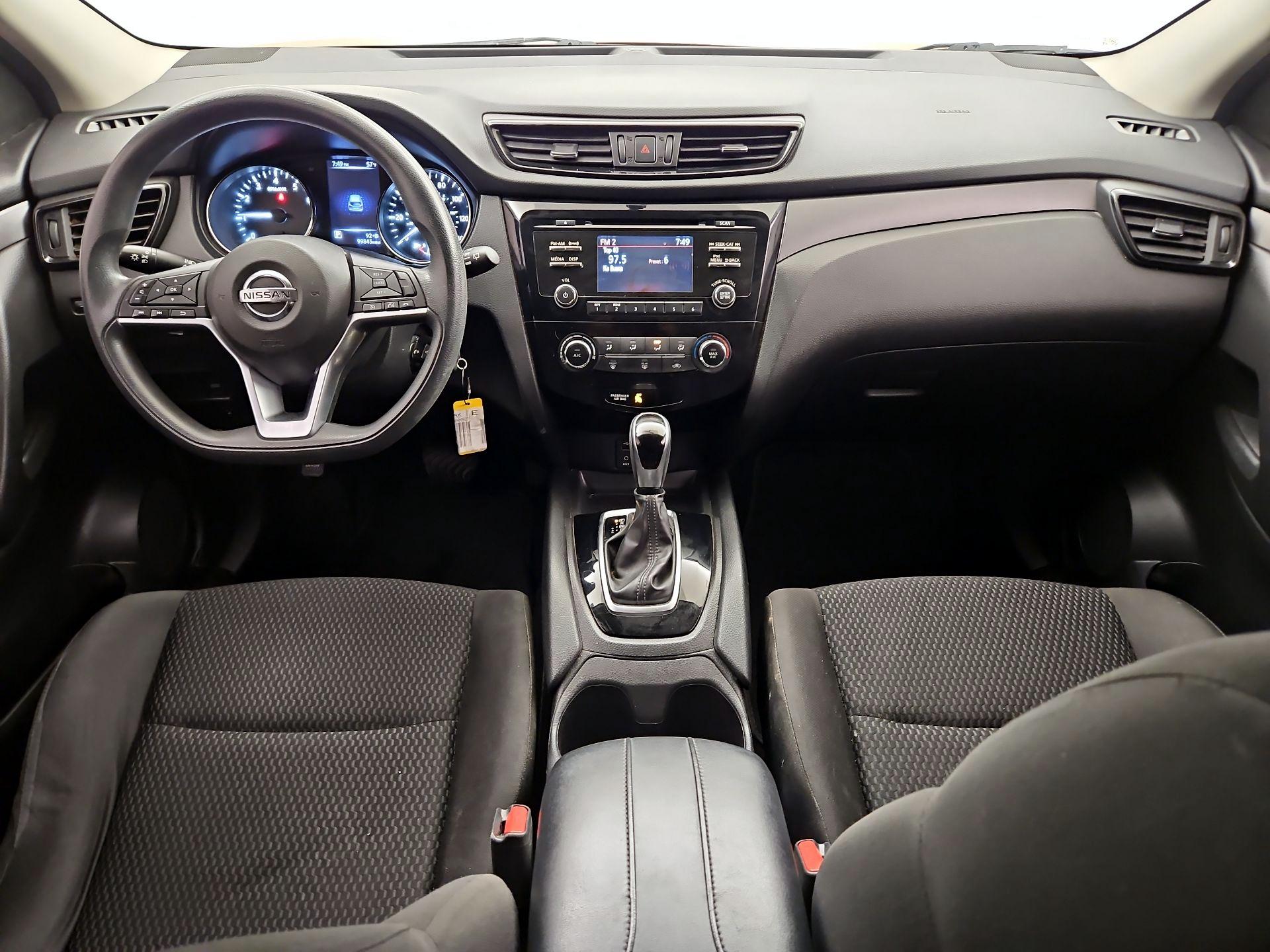 Thumbnail: 2017 Nissan Rogue Sport - 9