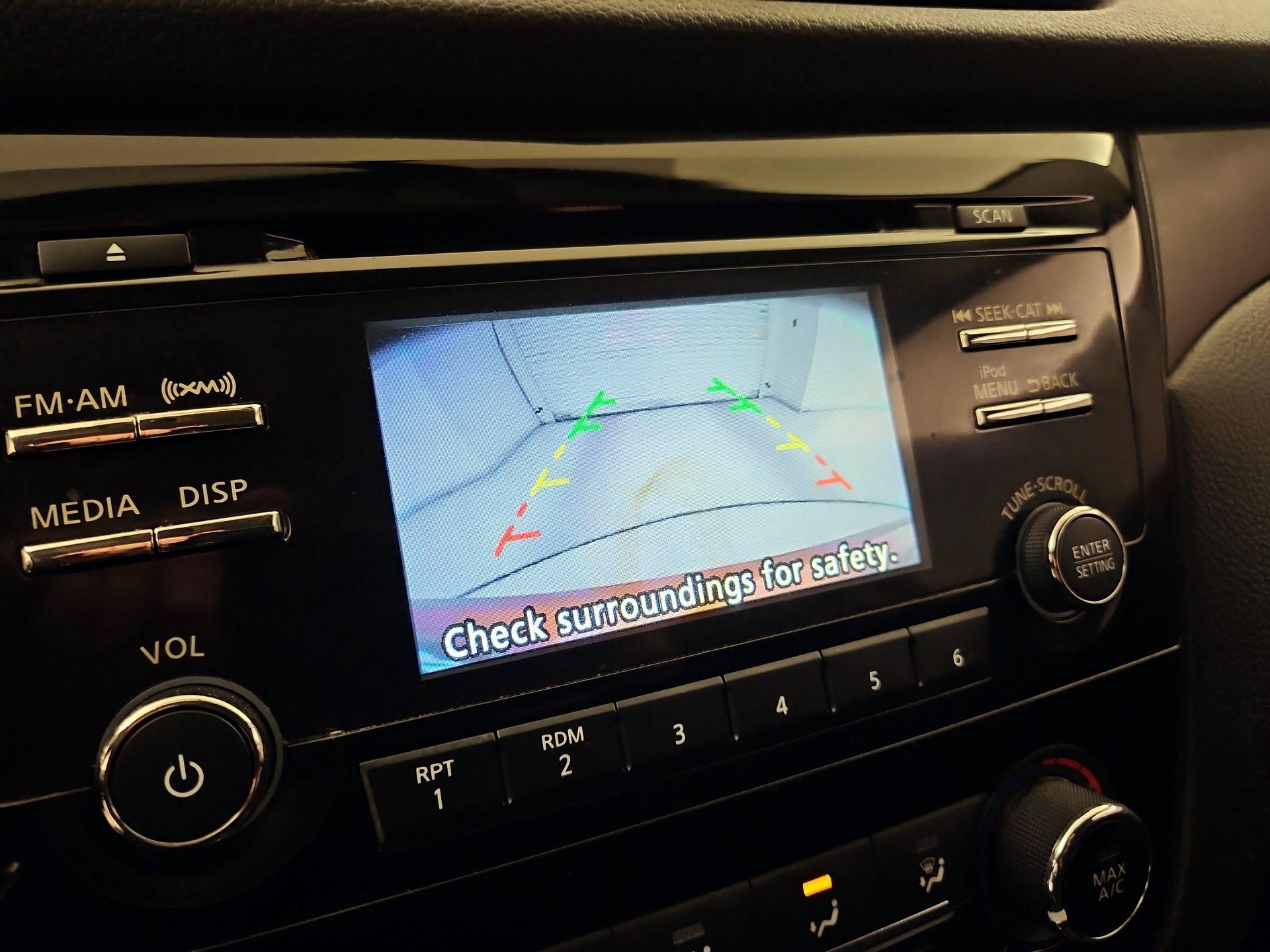 Thumbnail: 2017 Nissan Rogue Sport - 14