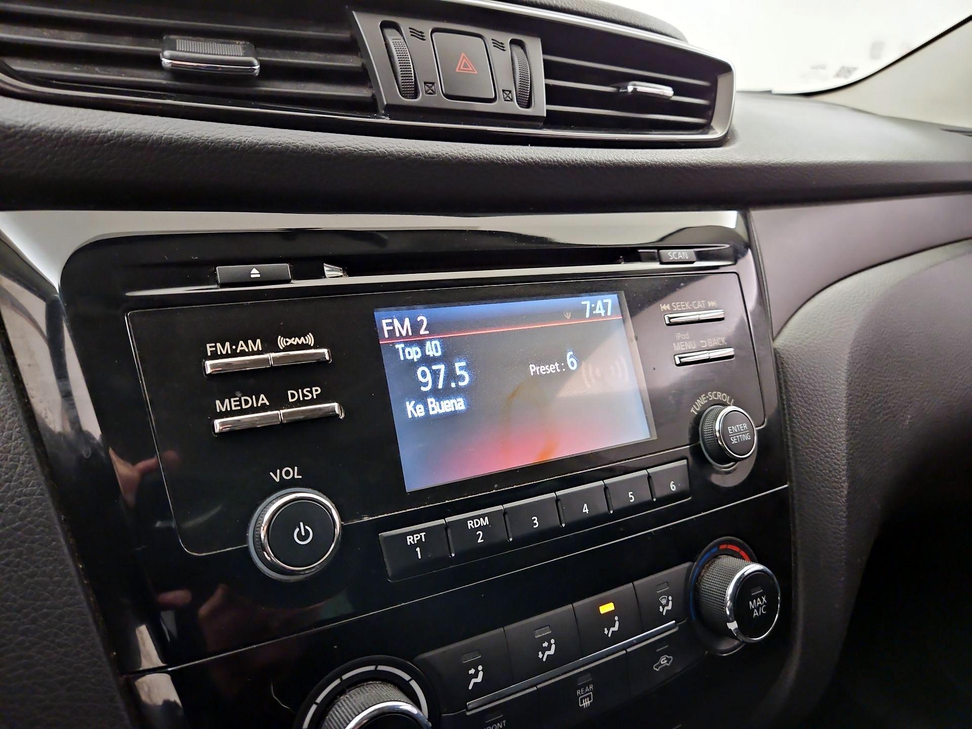 Thumbnail: 2017 Nissan Rogue Sport - 15