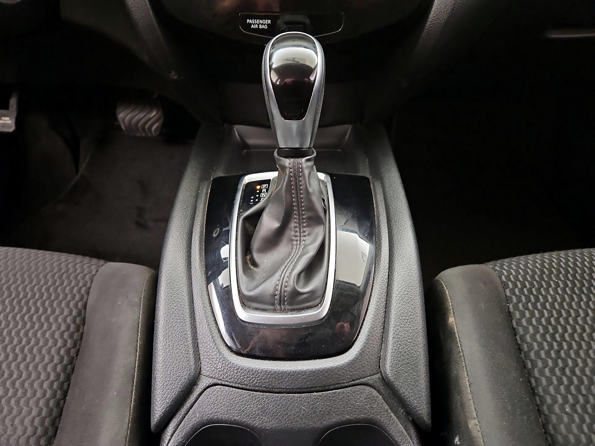 Thumbnail: 2017 Nissan Rogue Sport - 17