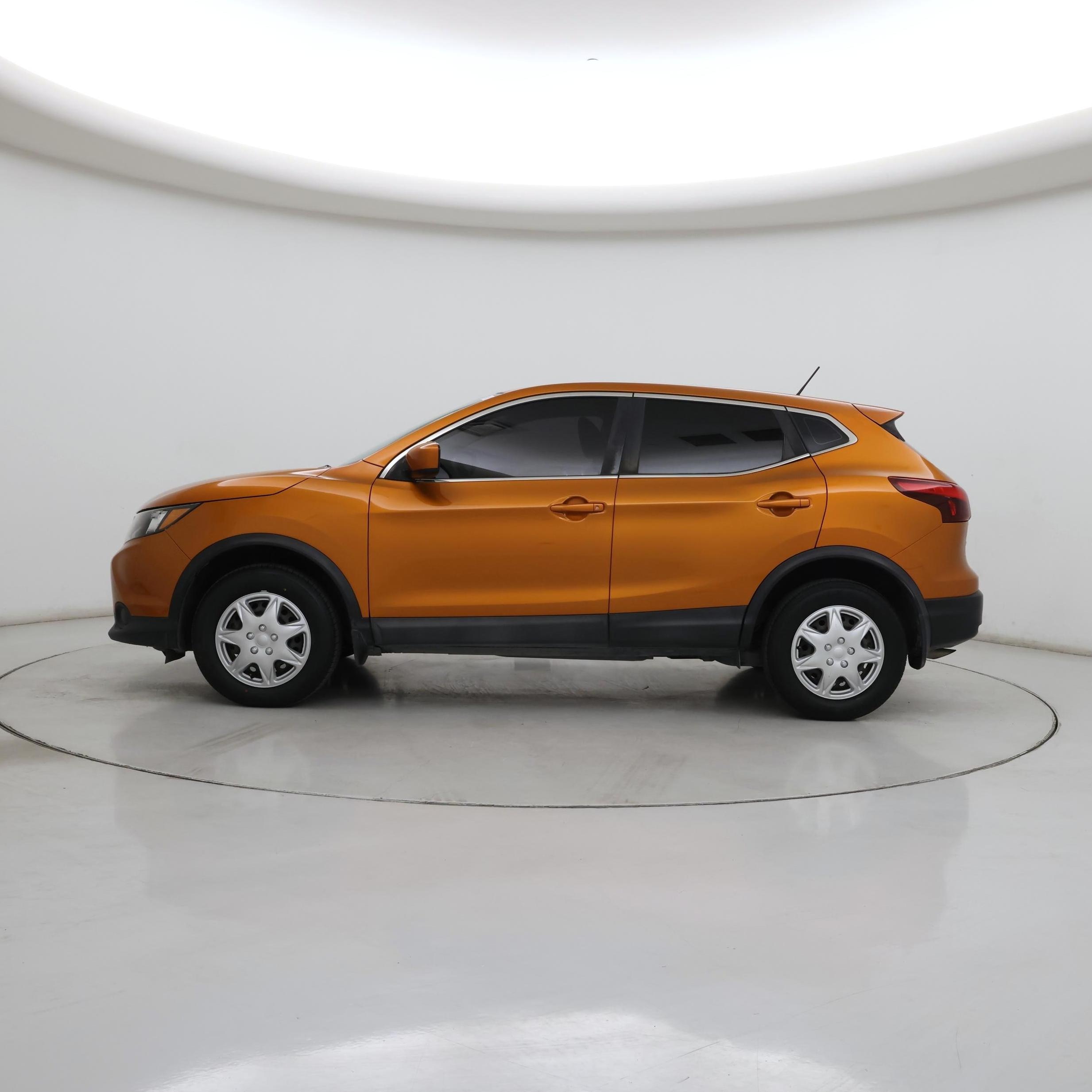 Thumbnail: 2017 Nissan Rogue Sport - 3