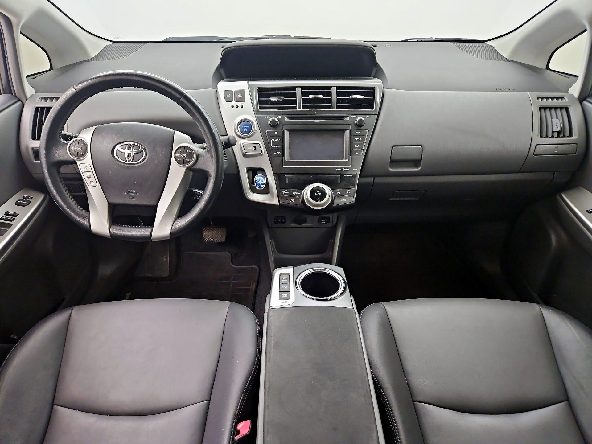Thumbnail: 2014 Toyota Prius v - 9