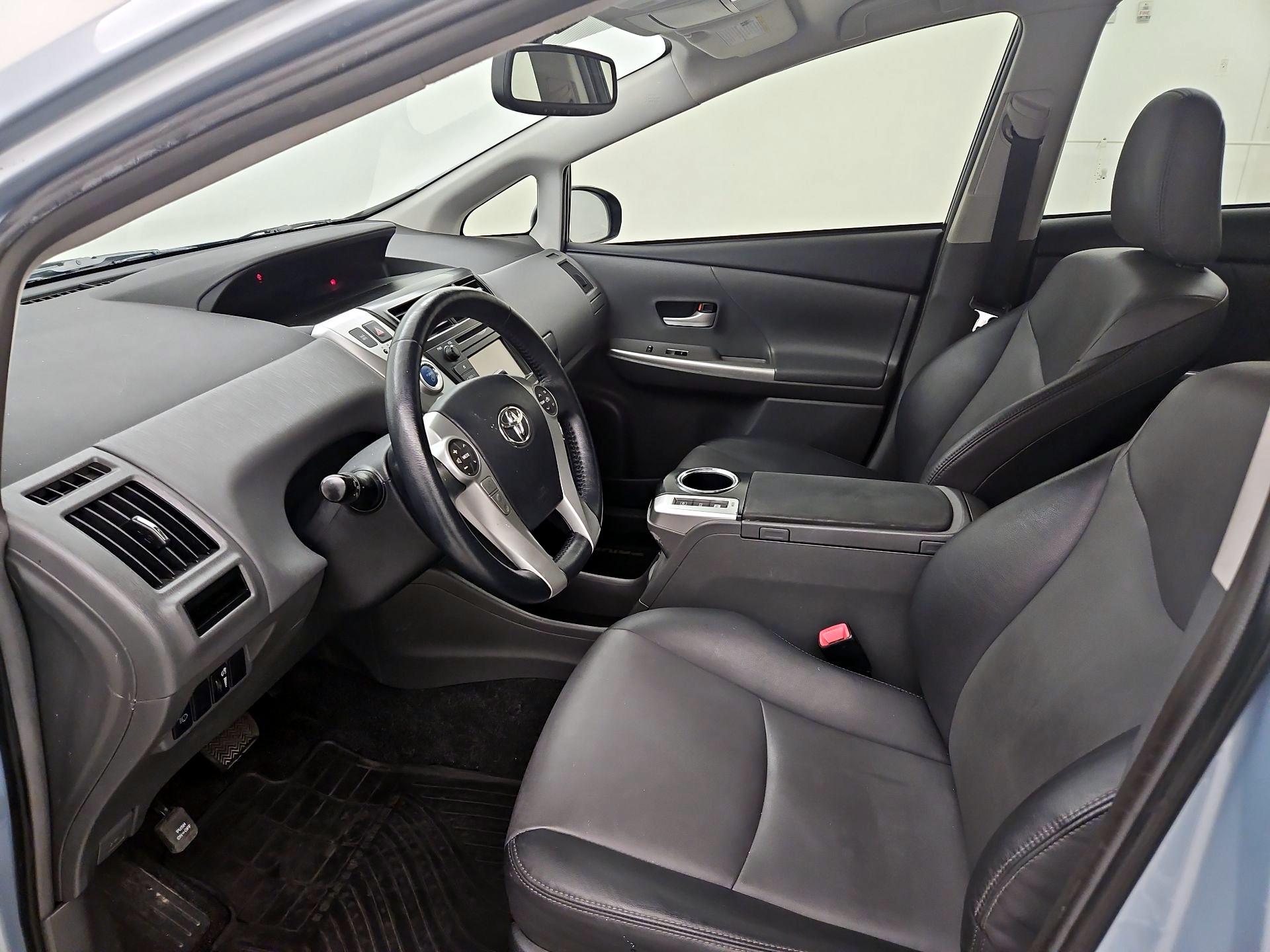 Thumbnail: 2014 Toyota Prius v - 11