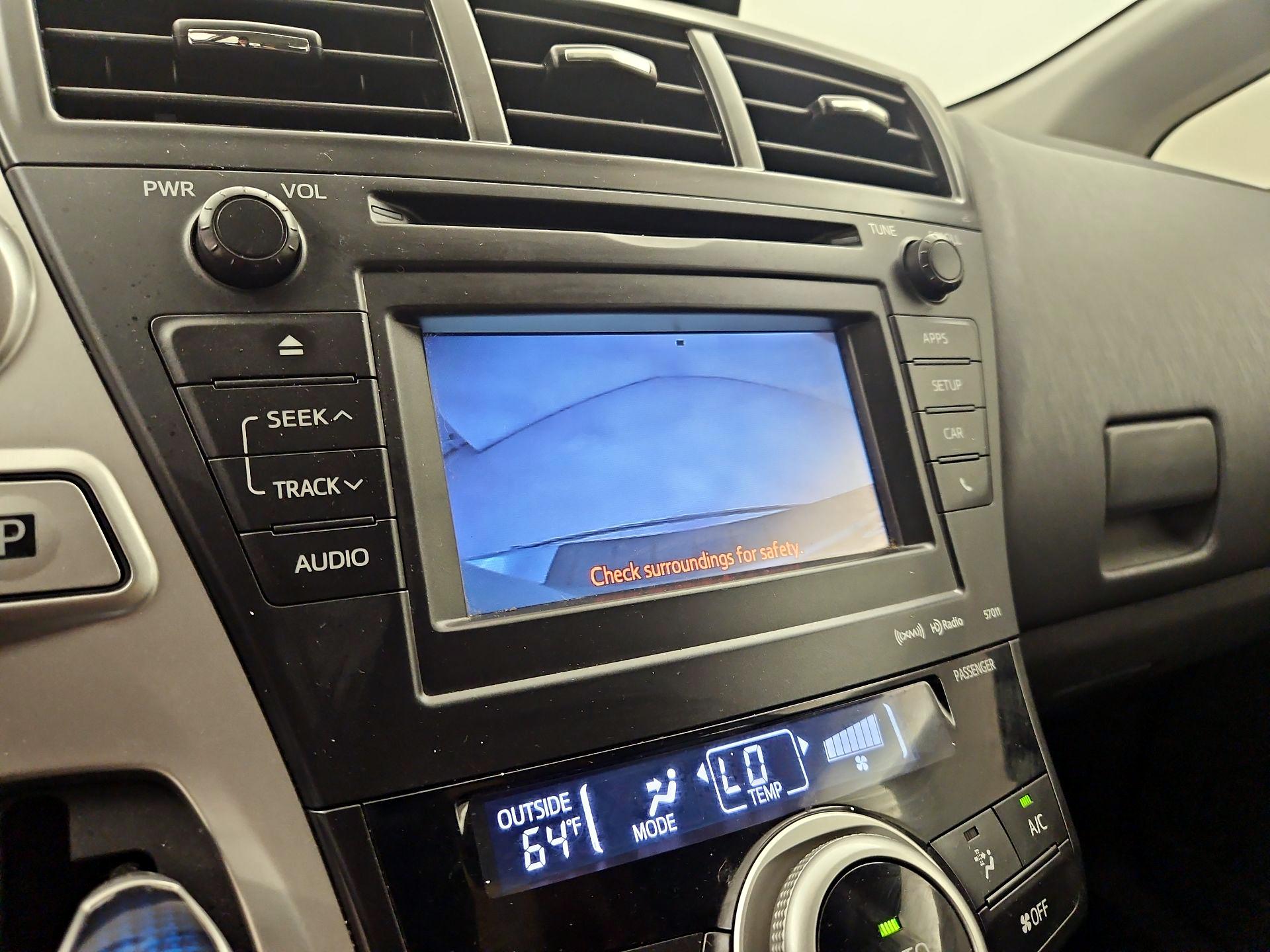 Thumbnail: 2014 Toyota Prius v - 14