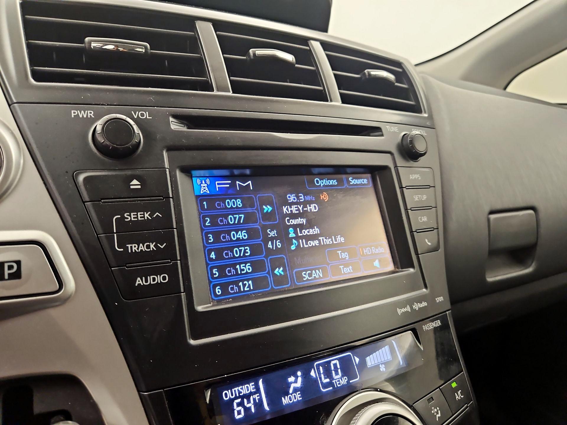 Thumbnail: 2014 Toyota Prius v - 15