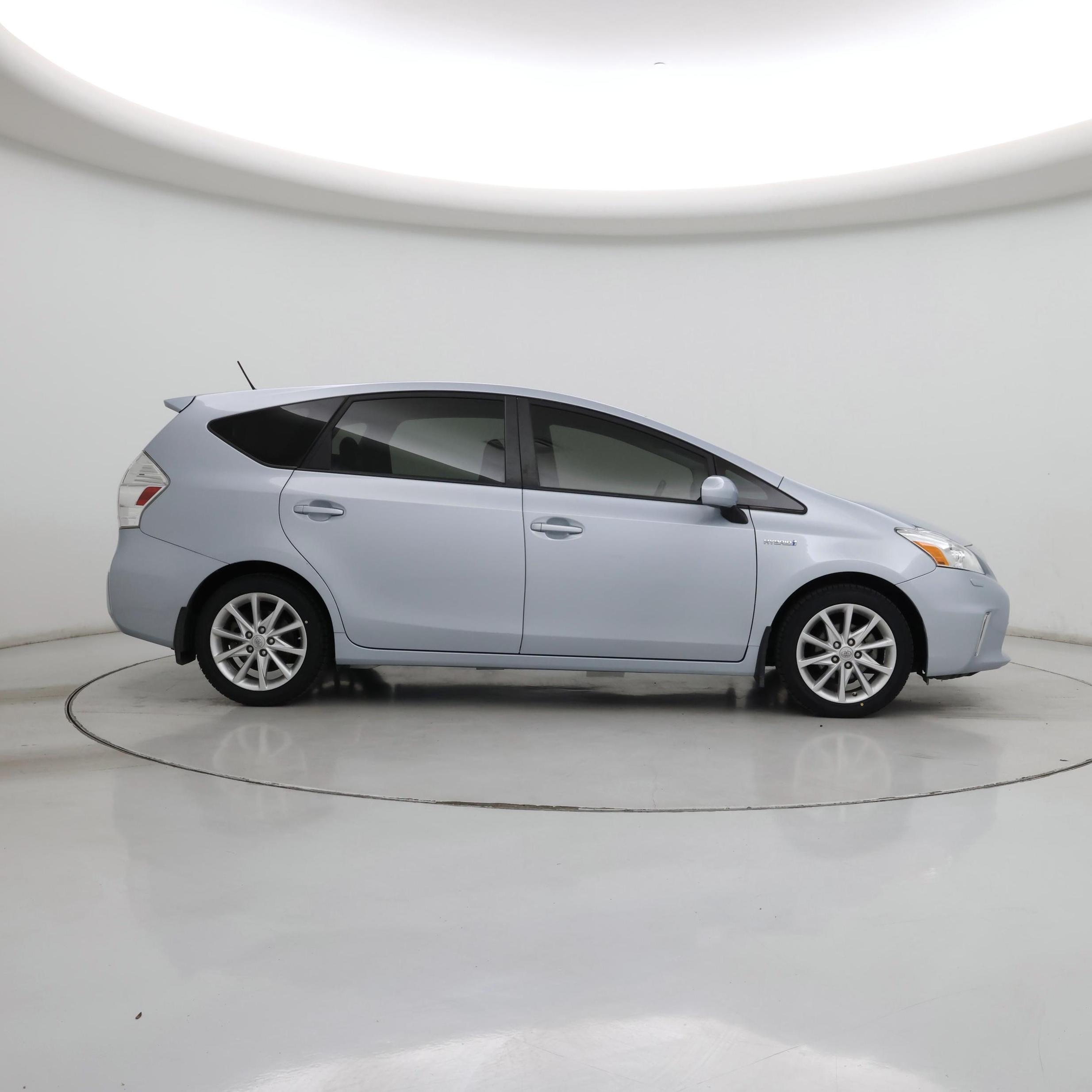 Thumbnail: 2014 Toyota Prius v - 7